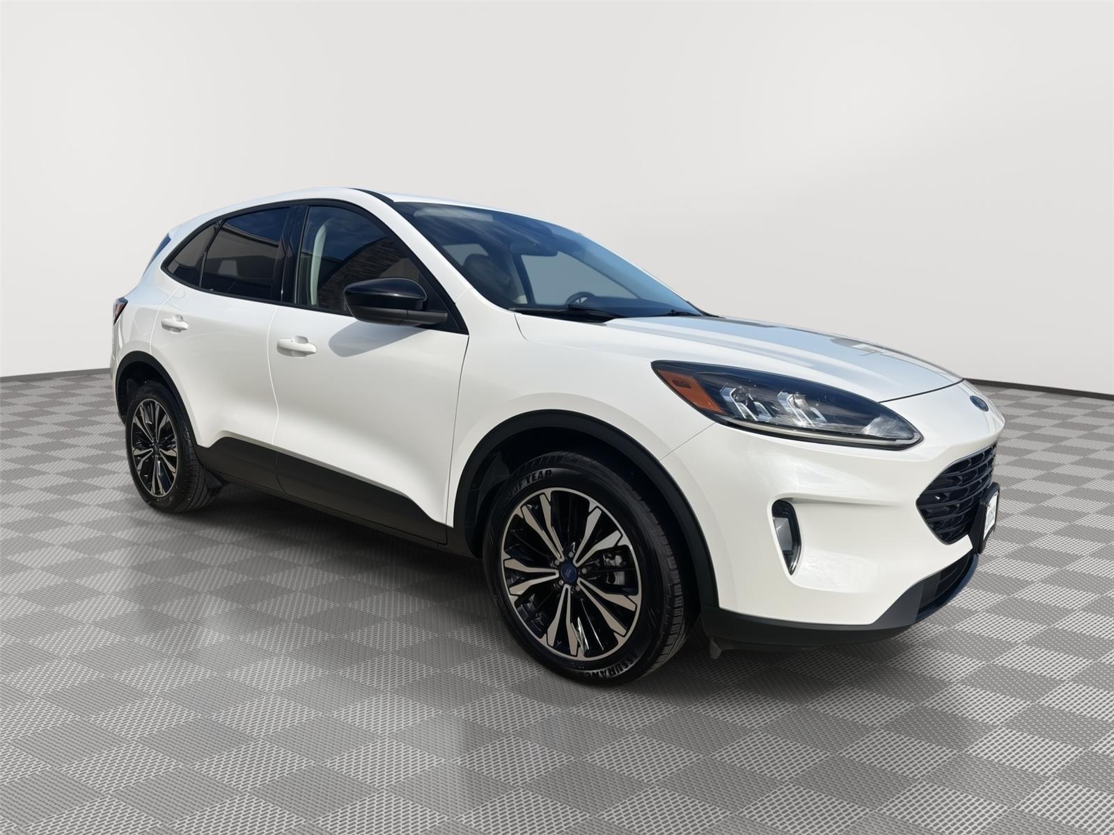 Vehicle photo 9