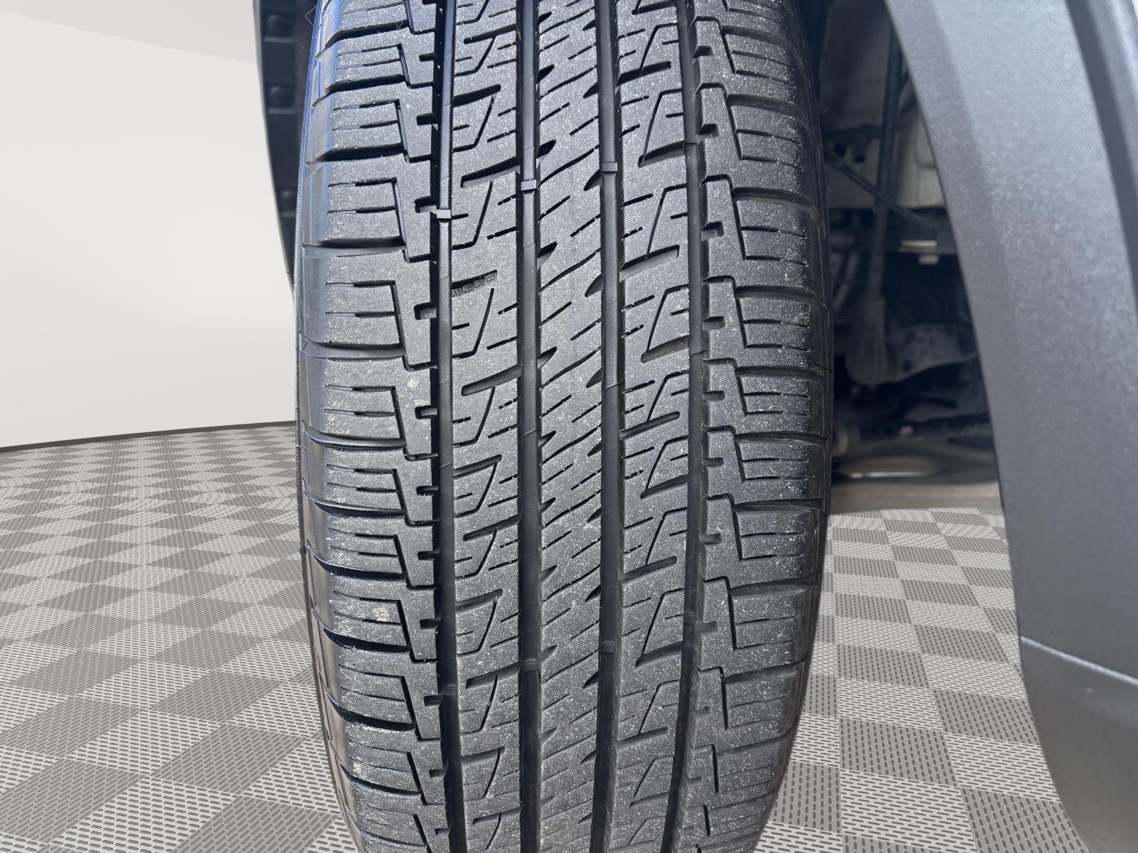 Vehicle photo 12