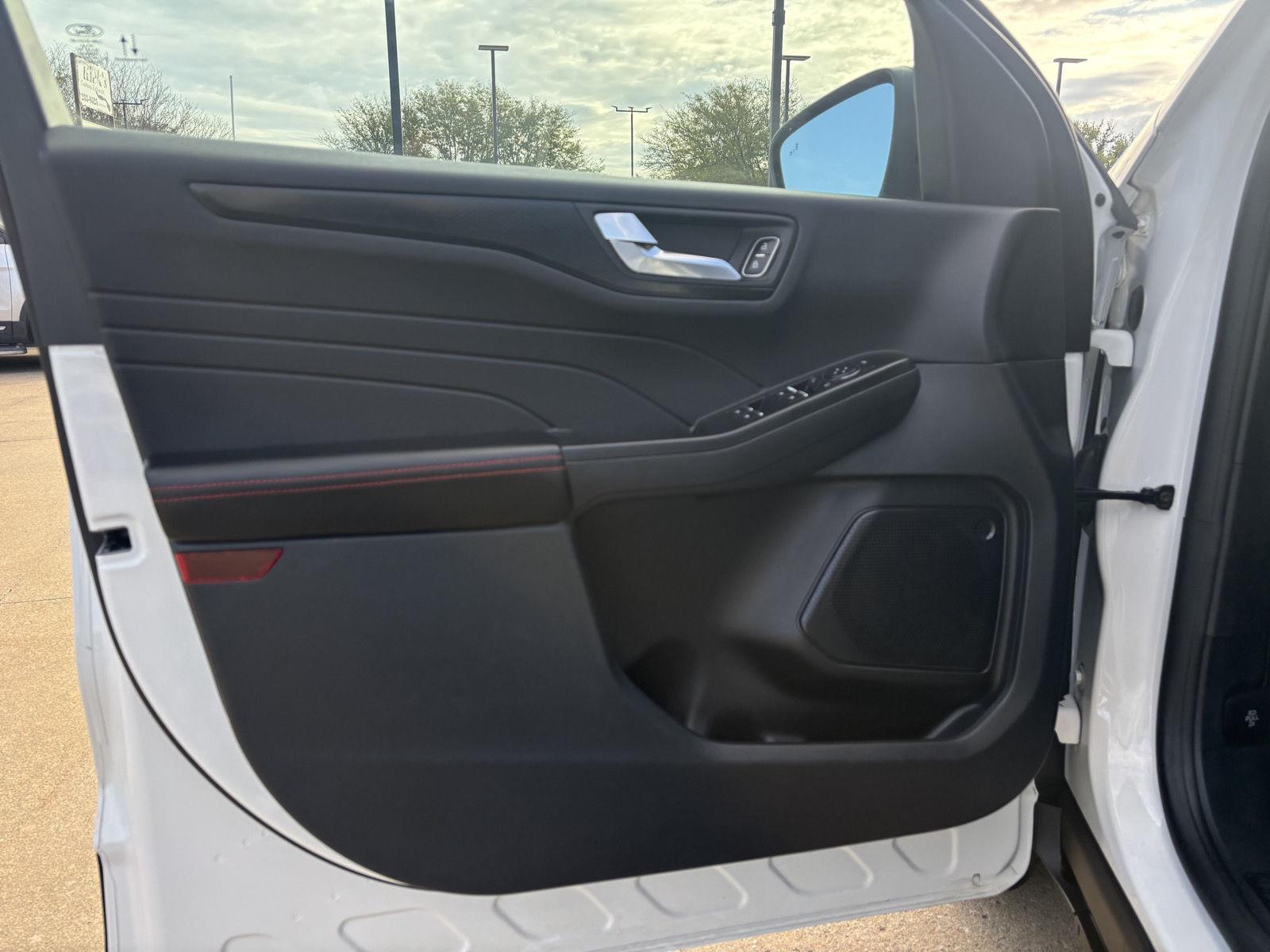 Vehicle photo 17