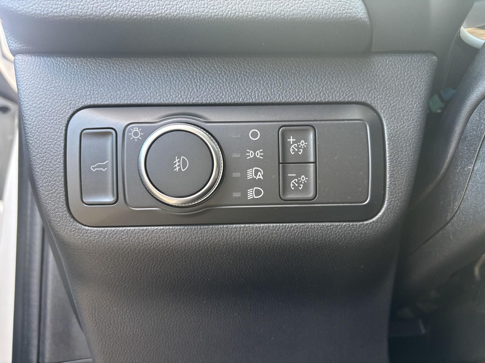 Vehicle photo 19