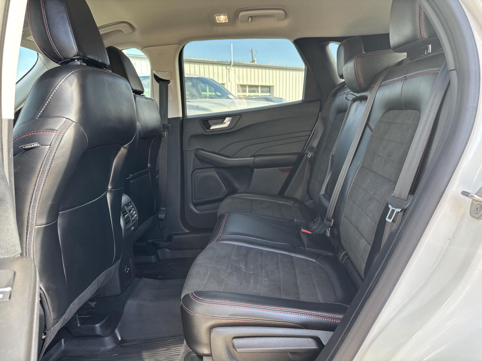 Vehicle photo 31