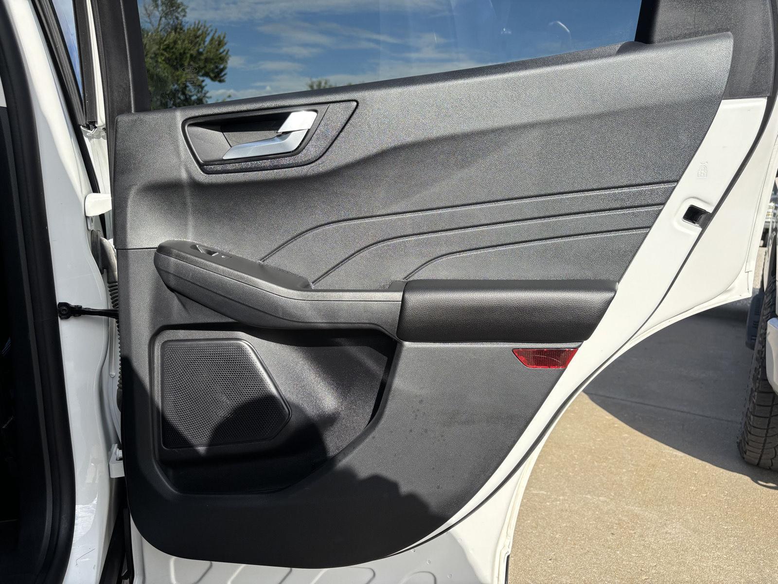 Vehicle photo 28