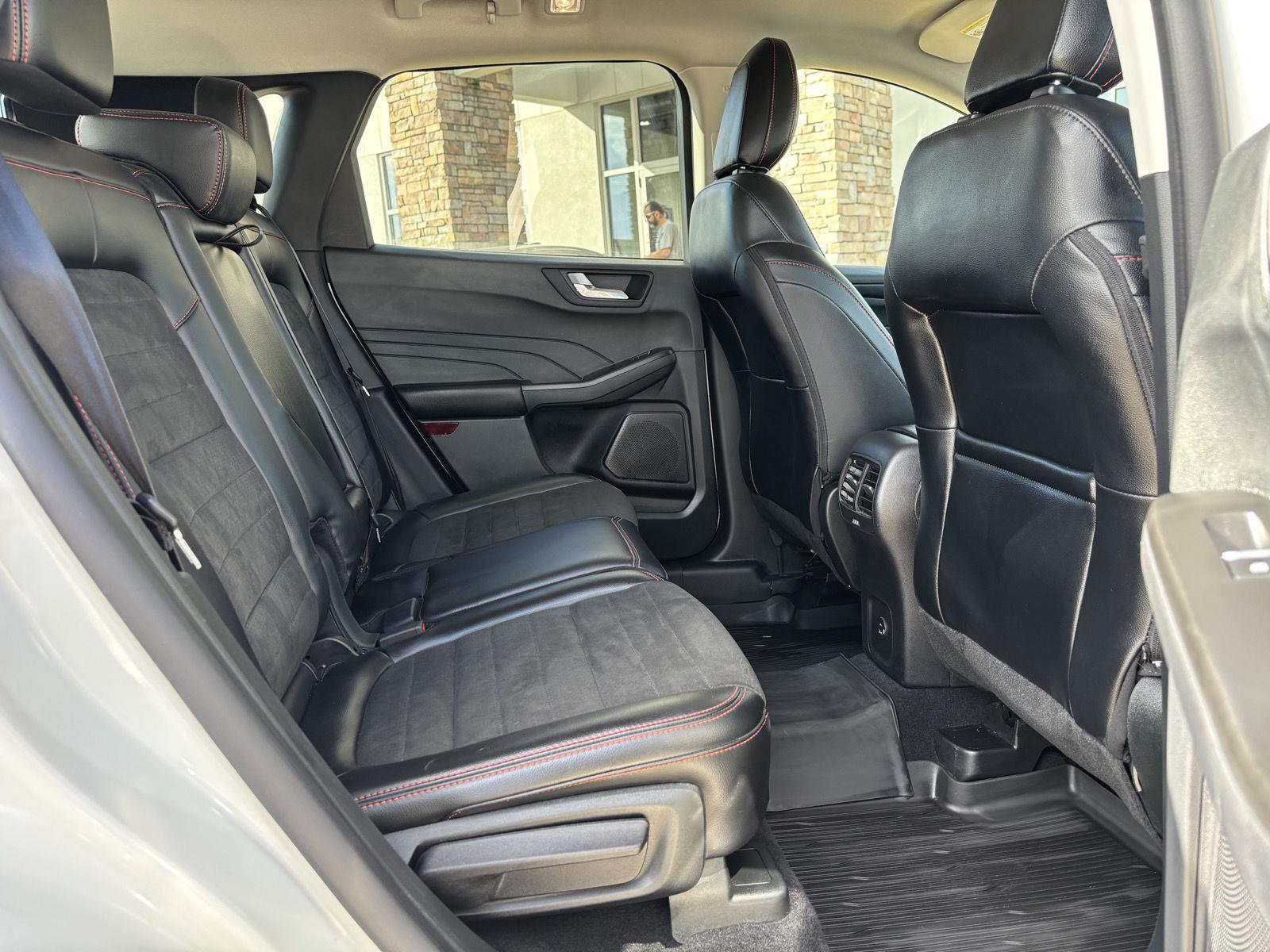 Vehicle photo 29