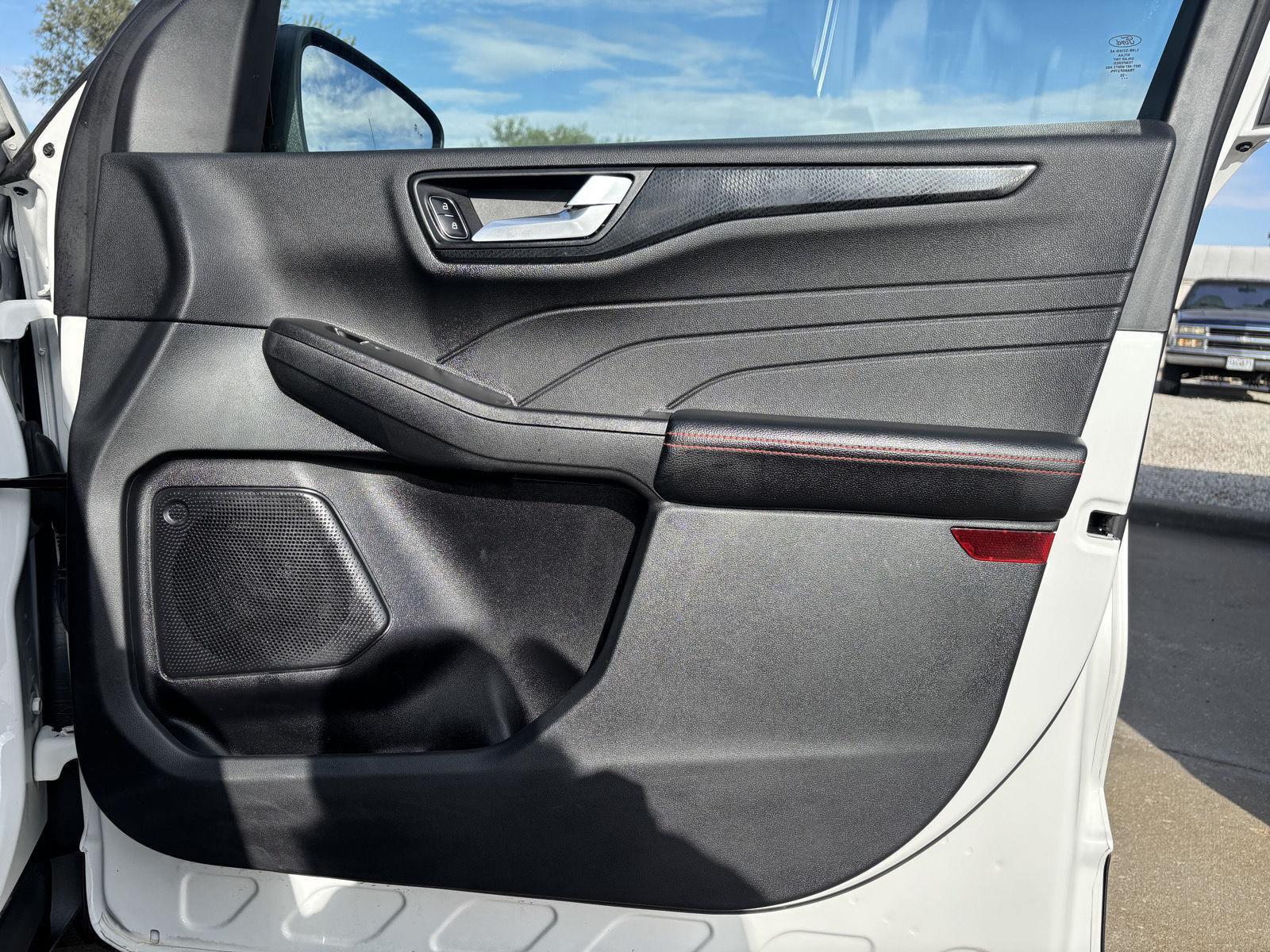 Vehicle photo 25