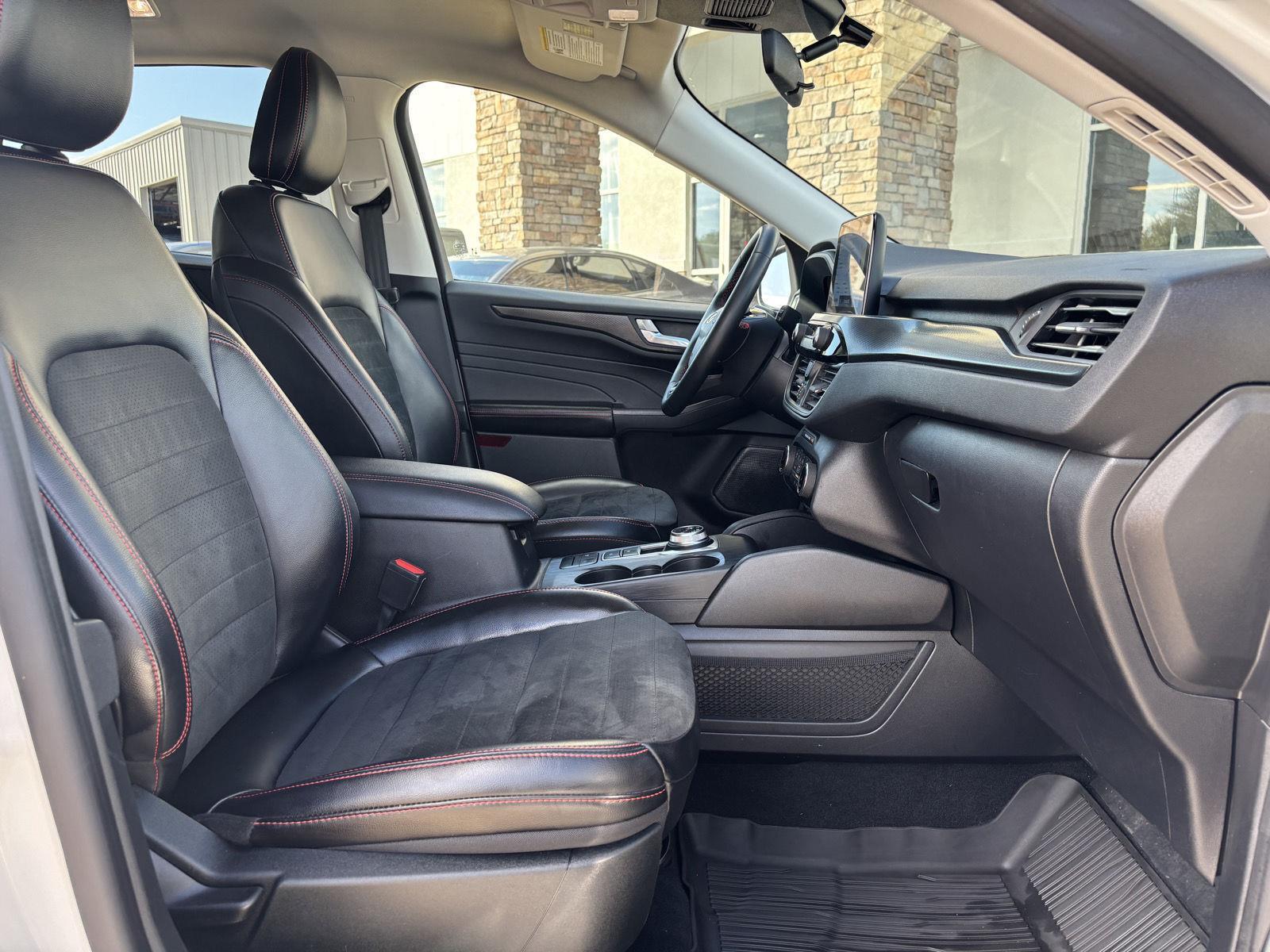 Vehicle photo 26