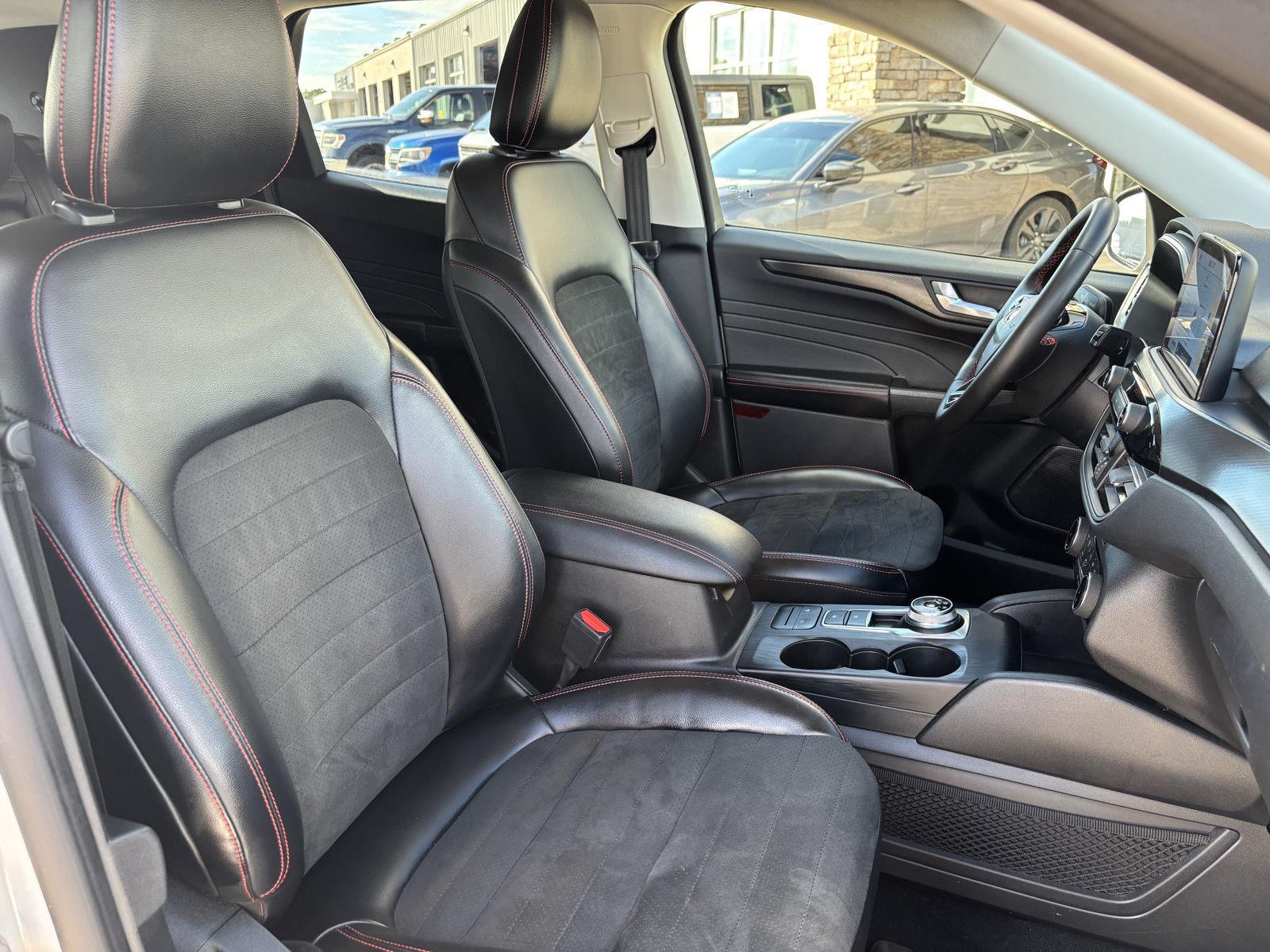 Vehicle photo 27
