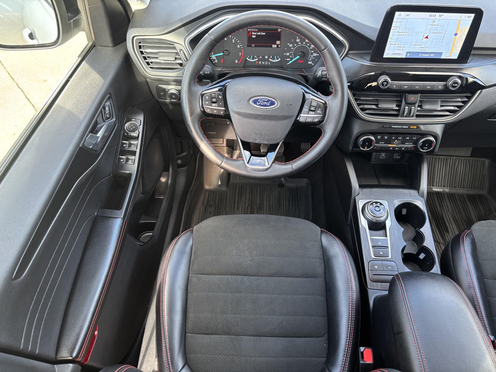 Vehicle photo 24