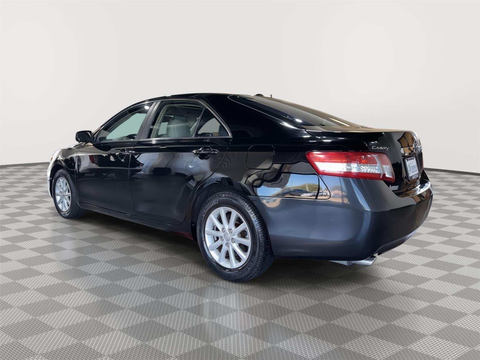 Vehicle photo 10
