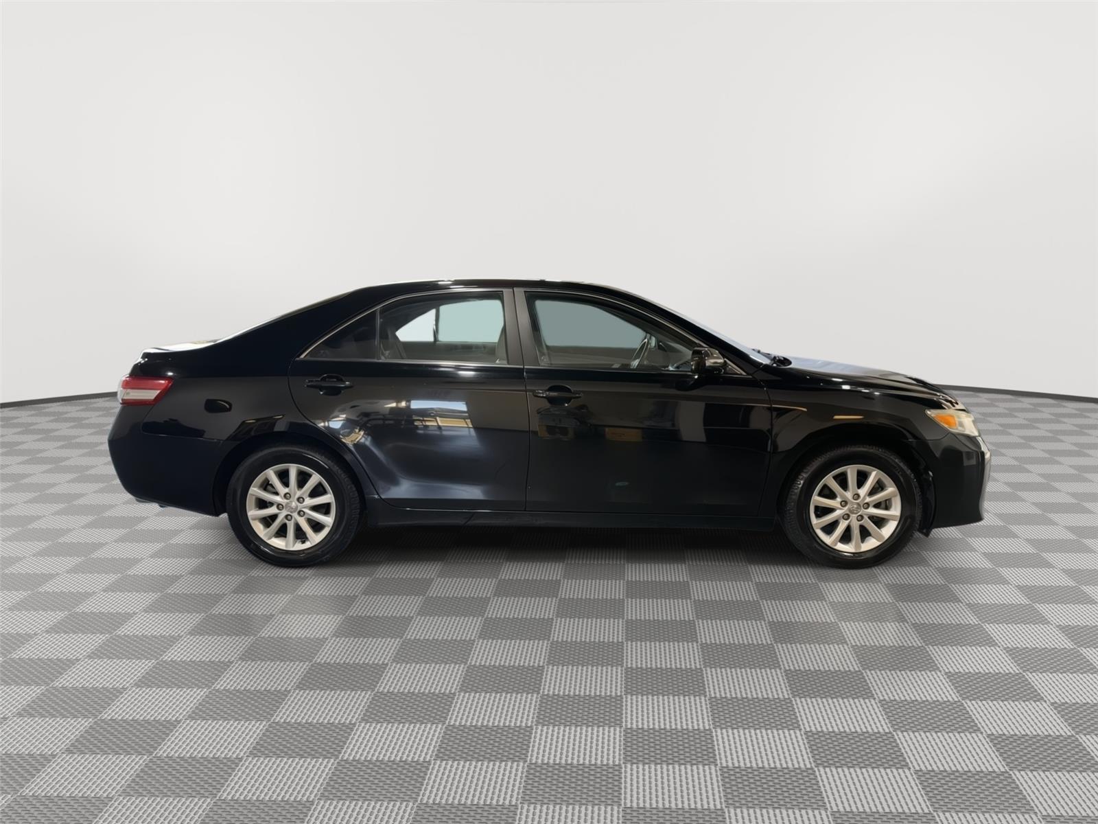 Vehicle photo 7