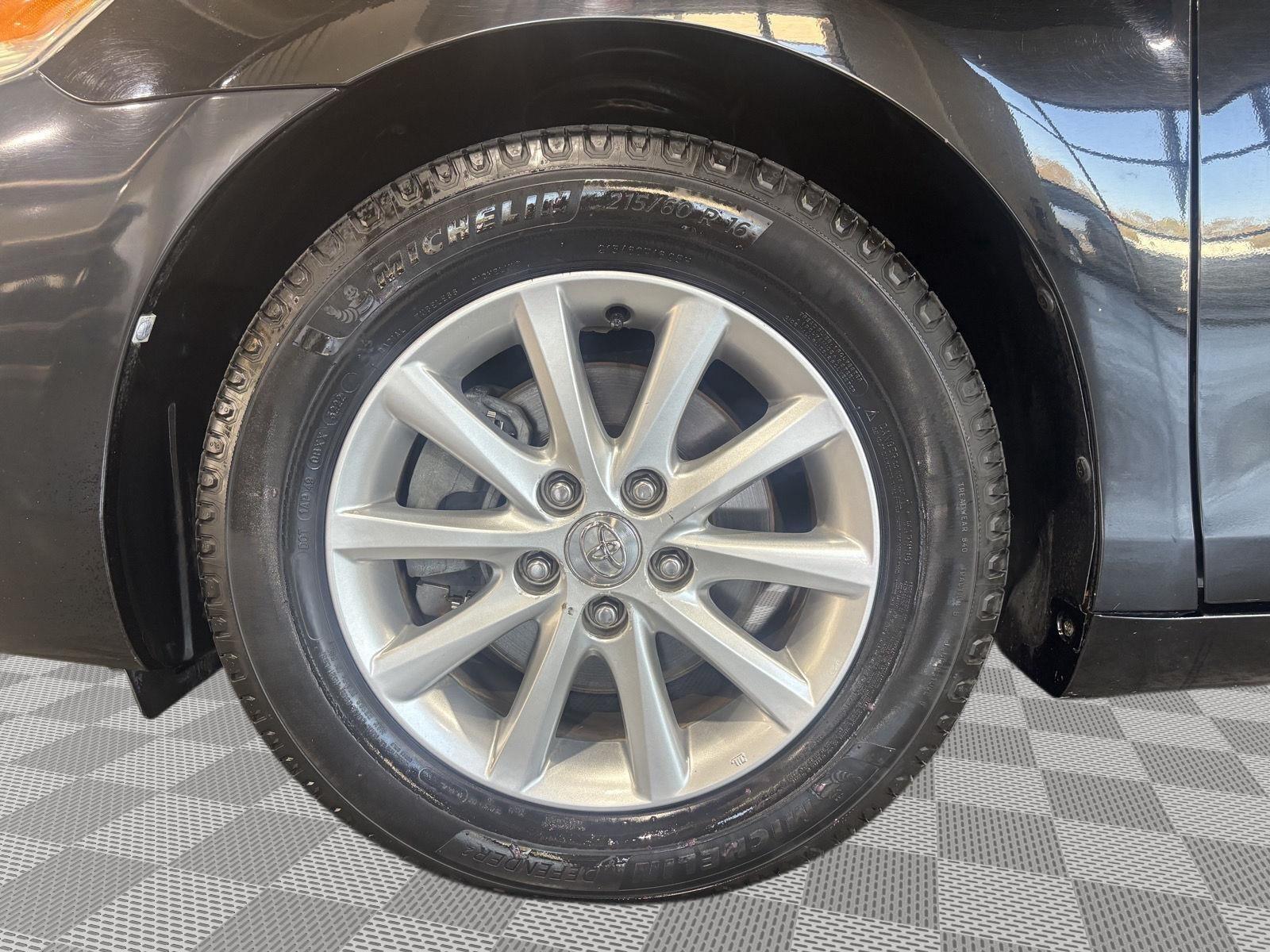 Vehicle photo 11