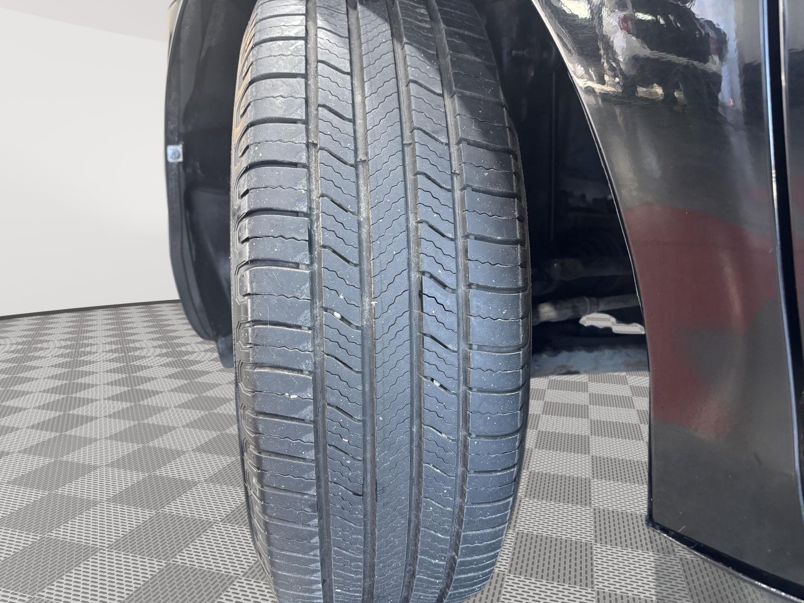 Vehicle photo 12