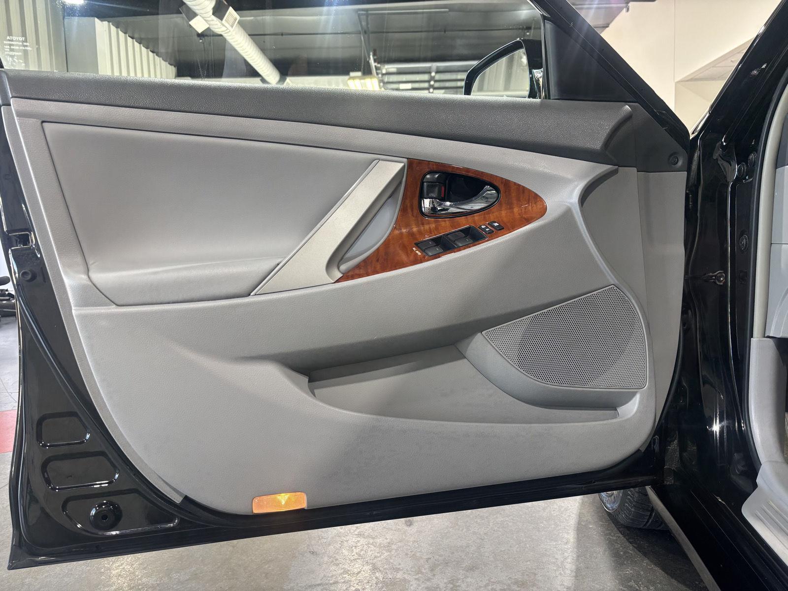 Vehicle photo 17