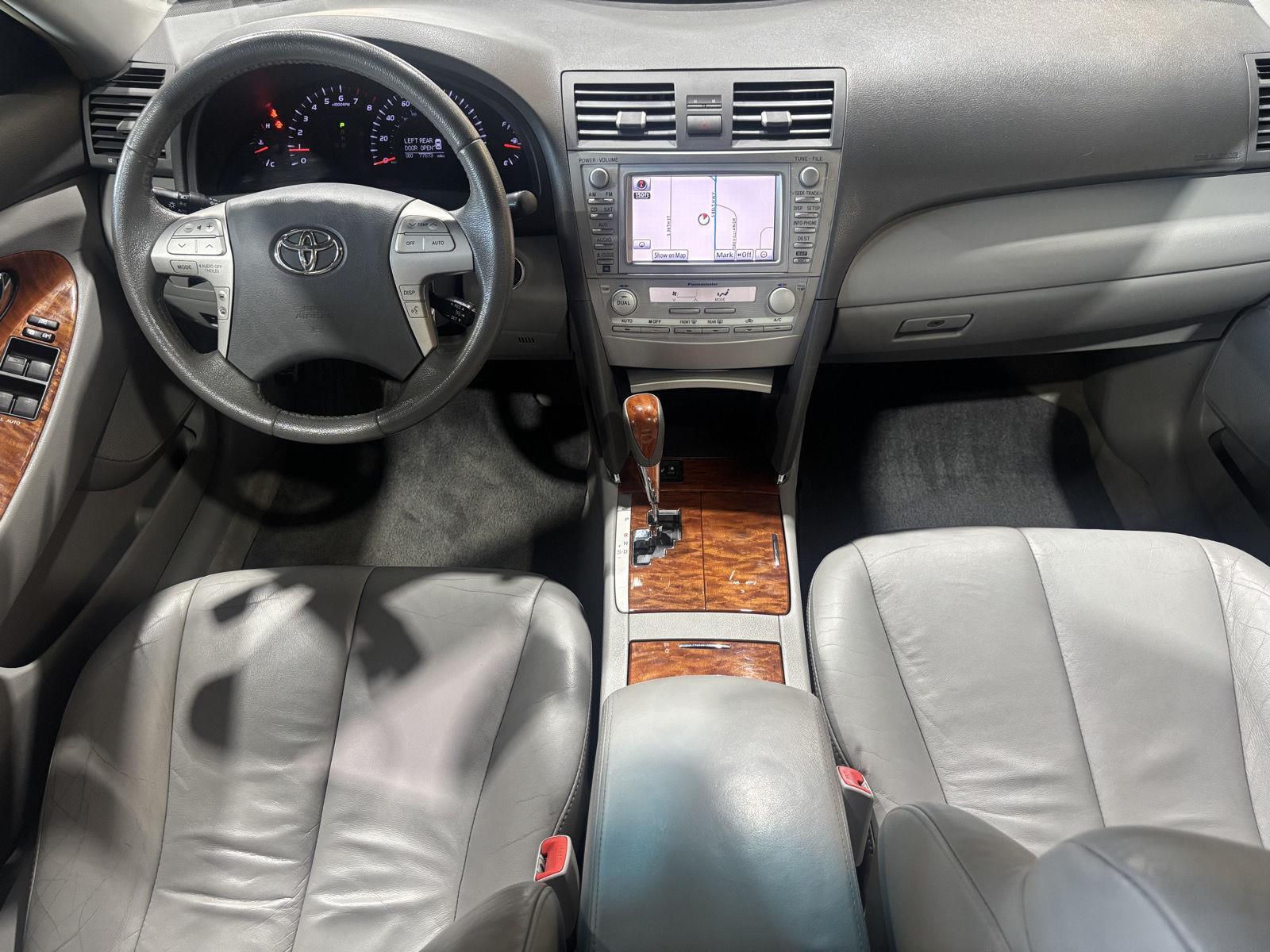 Vehicle photo 23