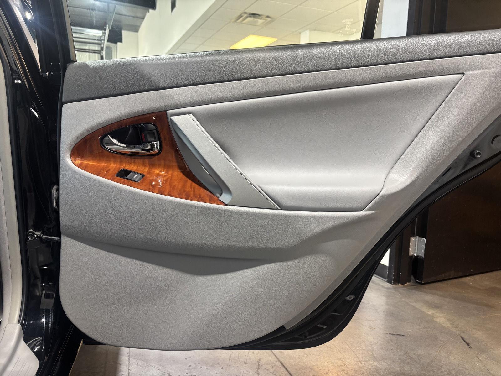 Vehicle photo 25