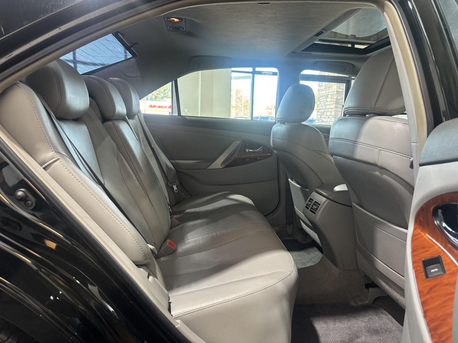 Vehicle photo 30