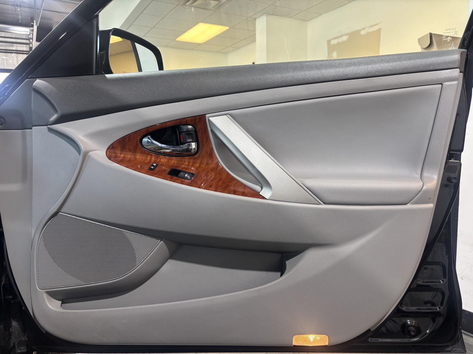 Vehicle photo 29