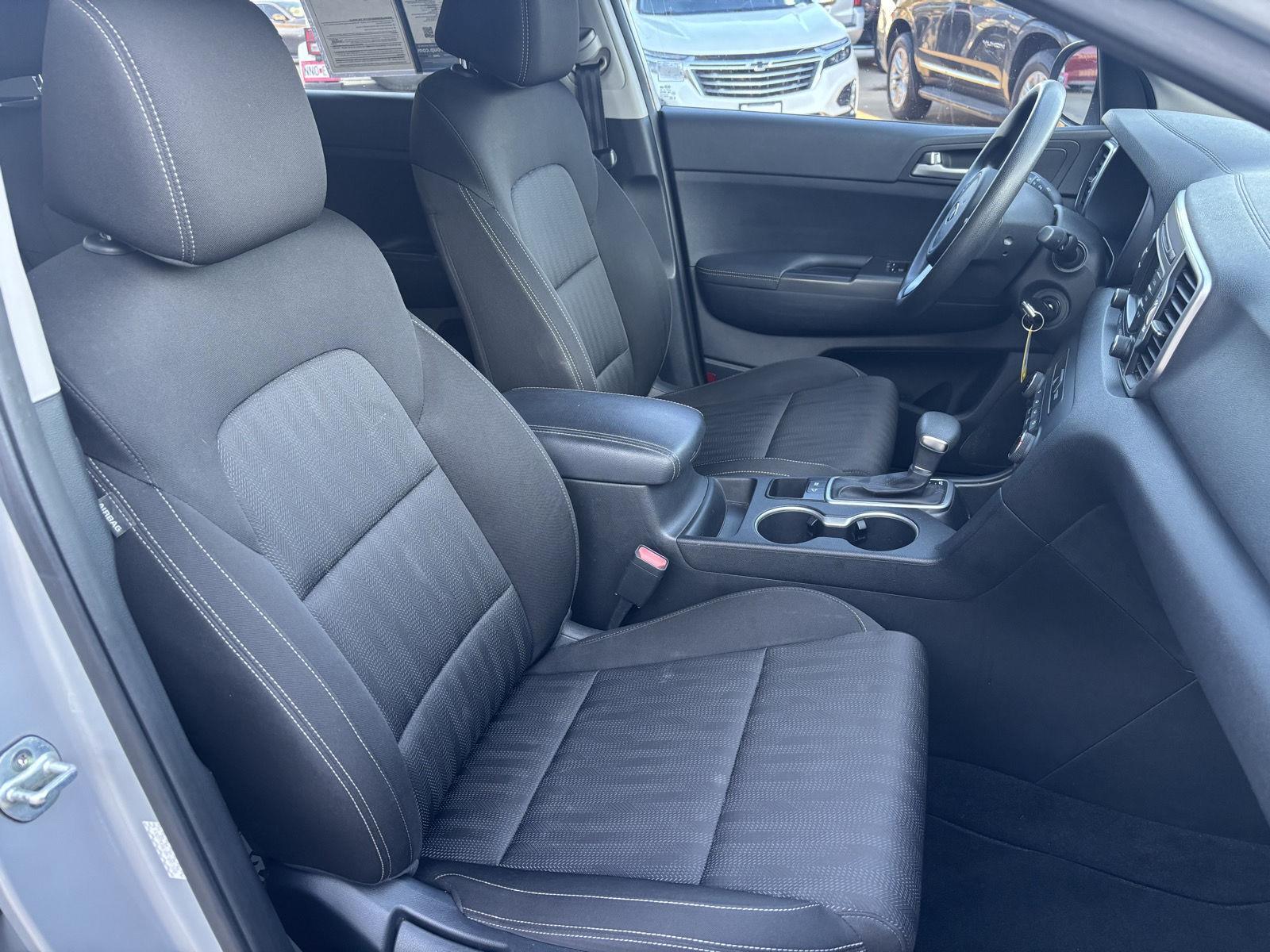 Vehicle photo 25