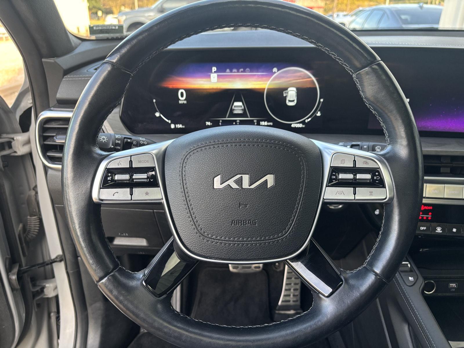 Vehicle photo 13