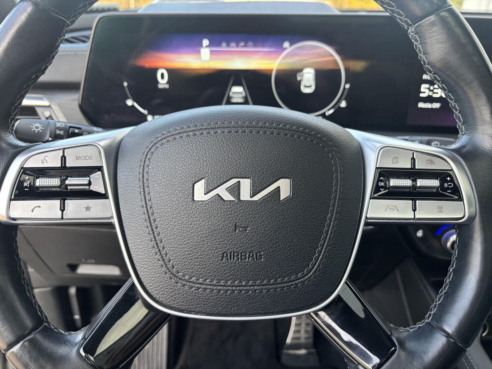 Vehicle photo 14