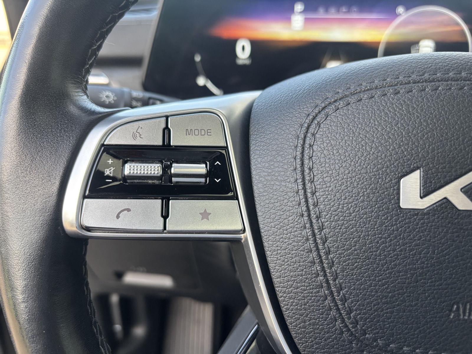 Vehicle photo 15
