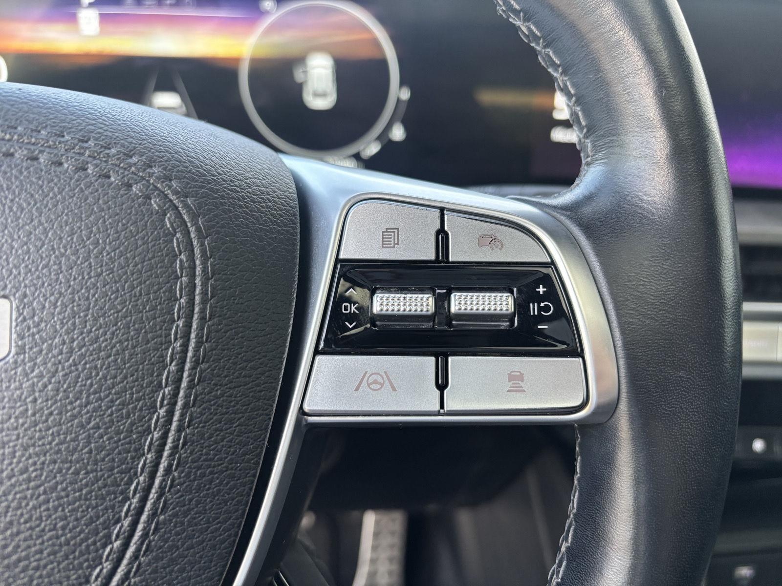 Vehicle photo 16