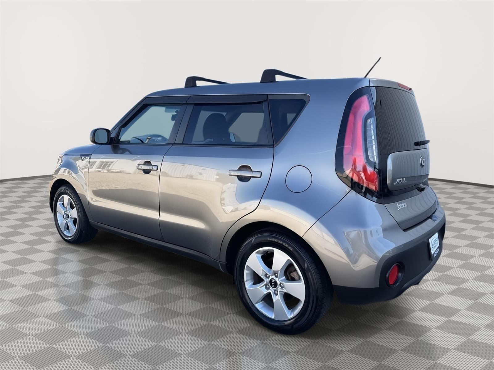 Vehicle photo 10