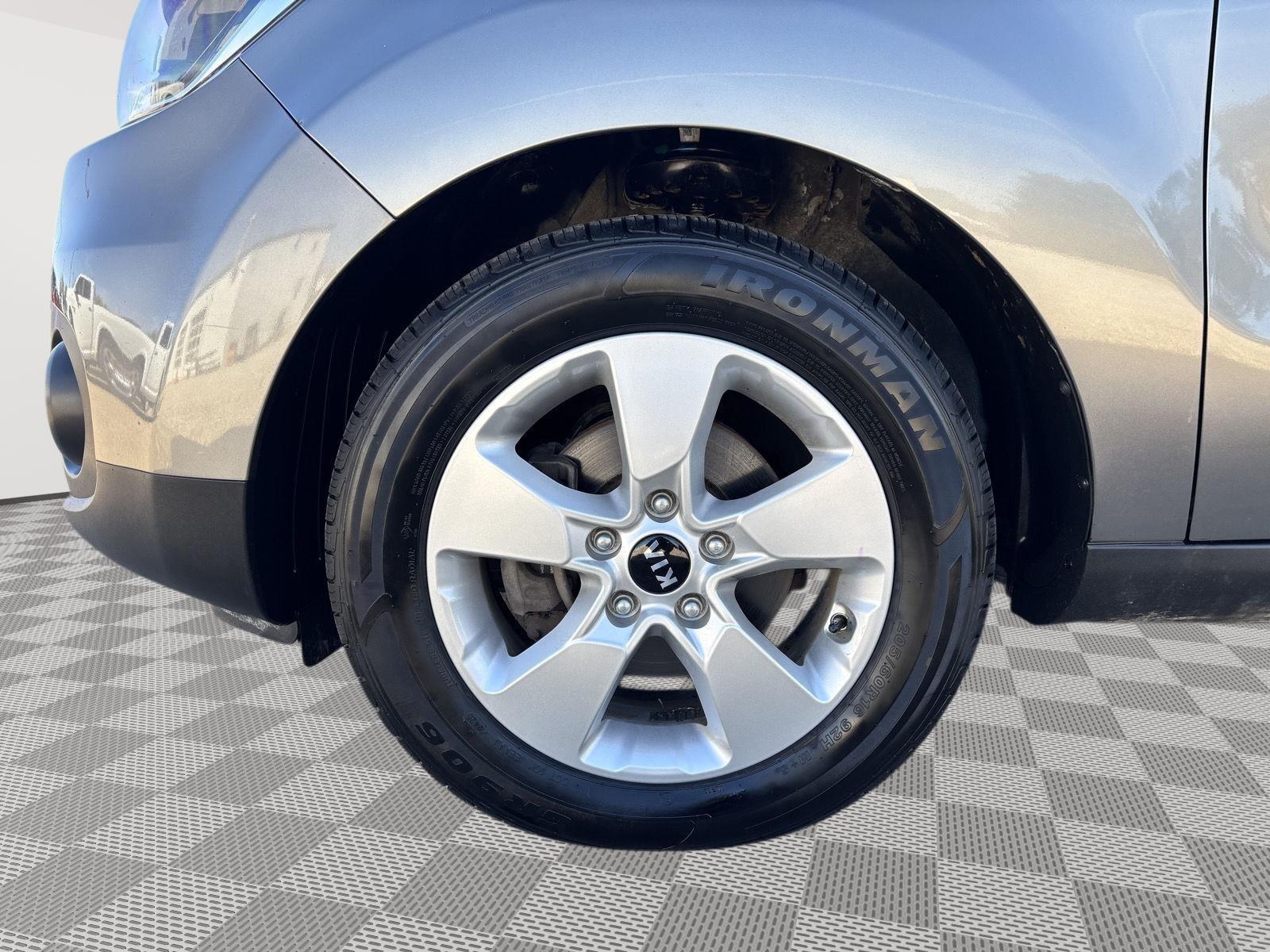 Vehicle photo 11