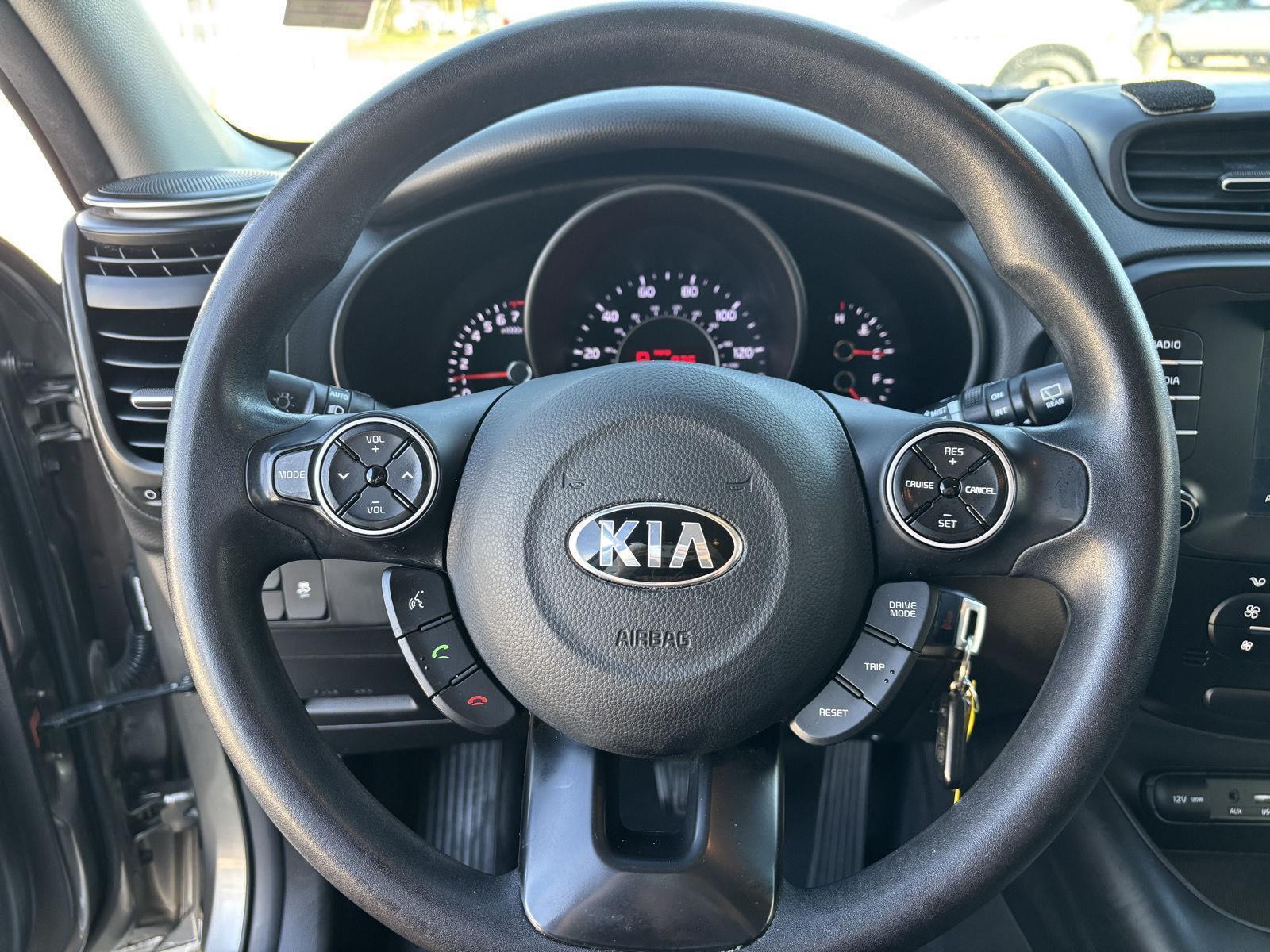 Vehicle photo 13