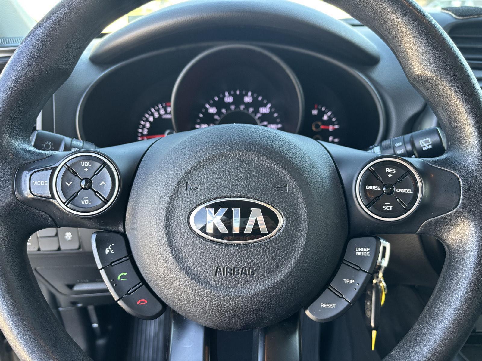 Vehicle photo 14