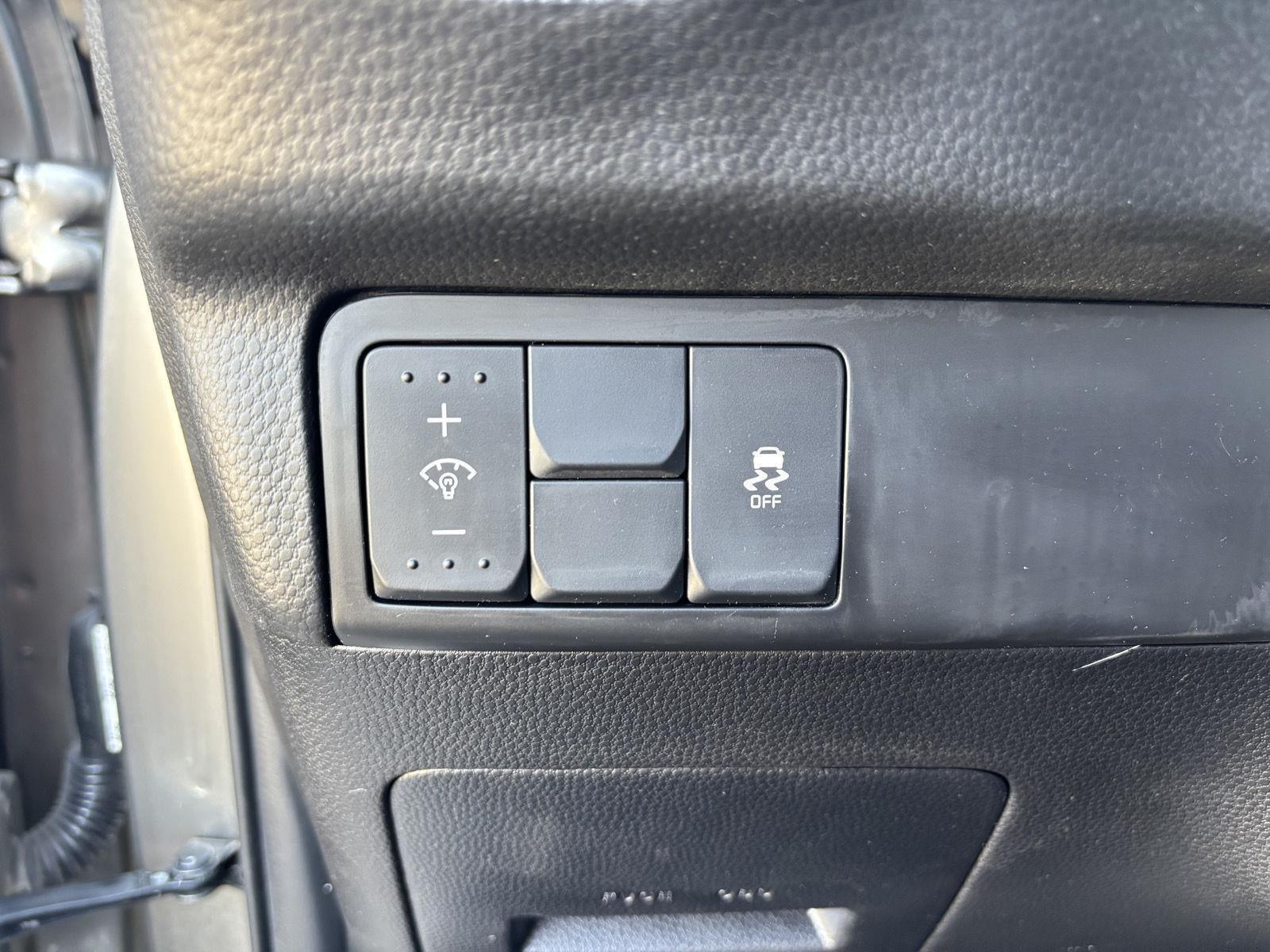 Vehicle photo 17