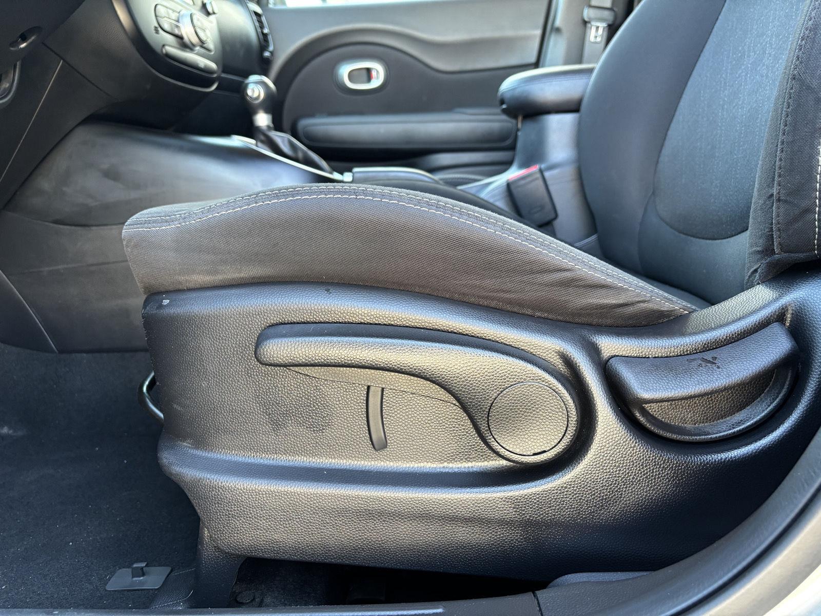 Vehicle photo 21