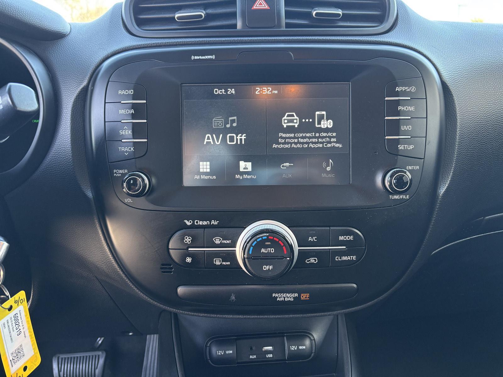 Vehicle photo 25