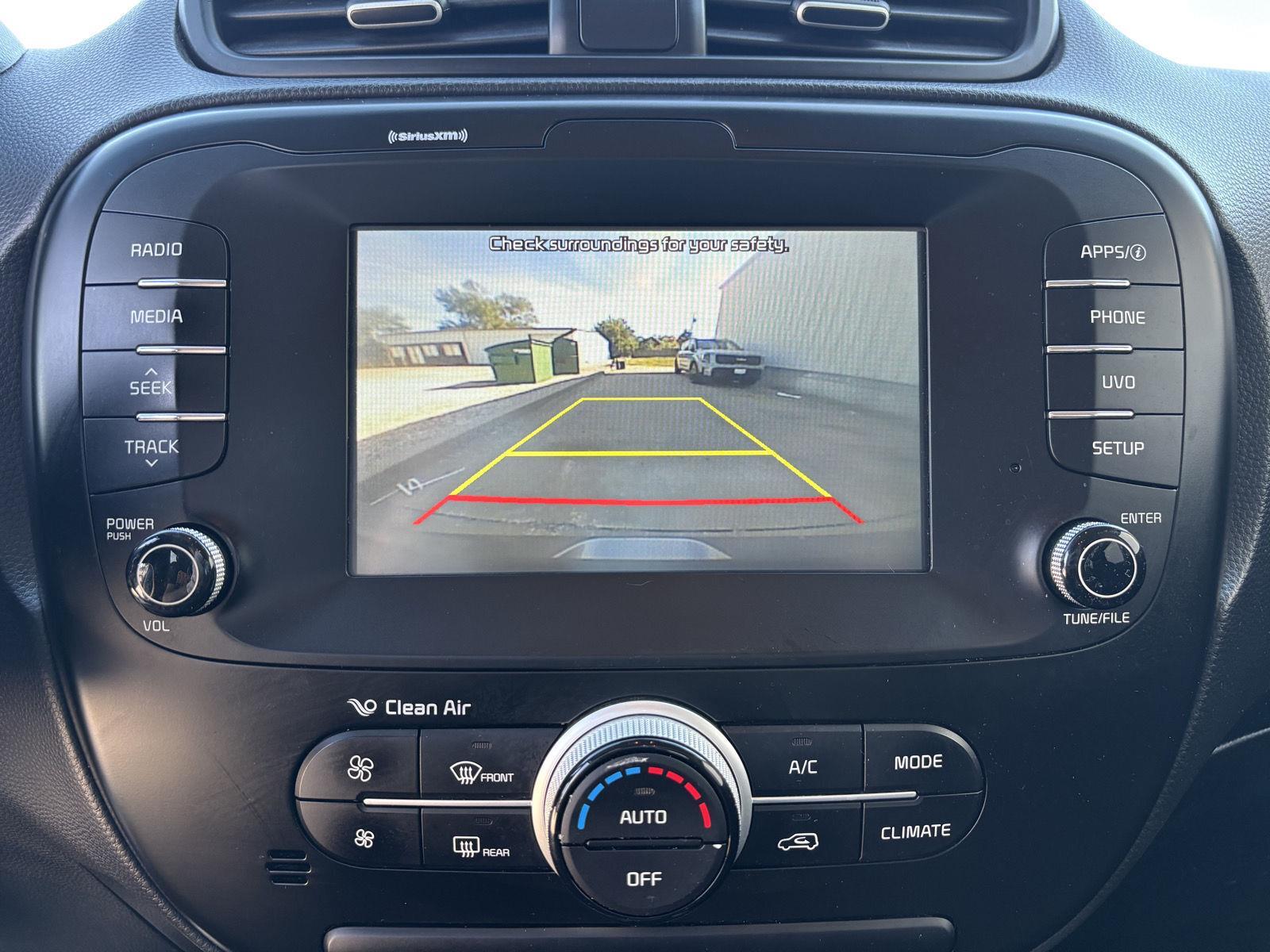 Vehicle photo 27