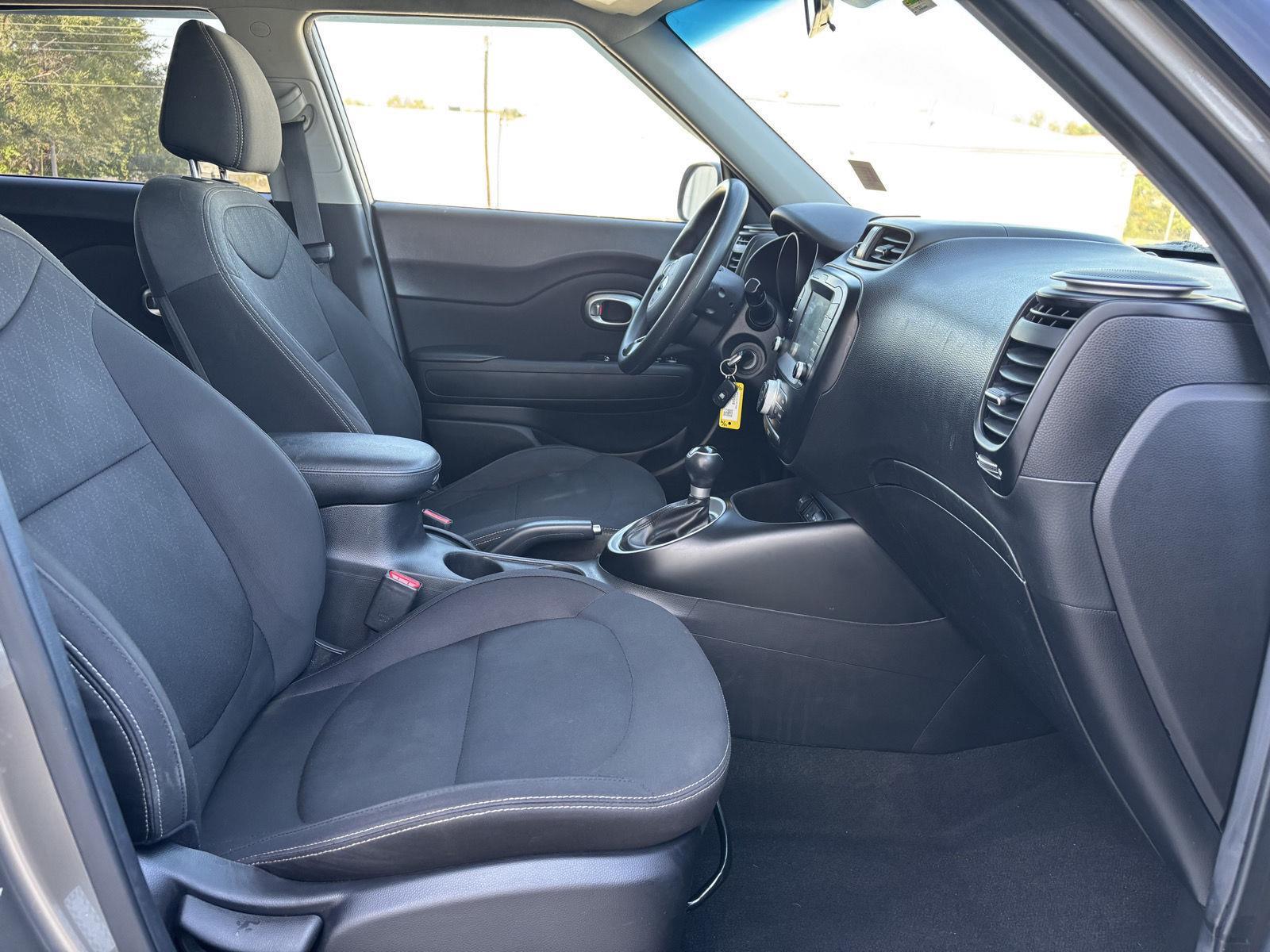 Vehicle photo 29