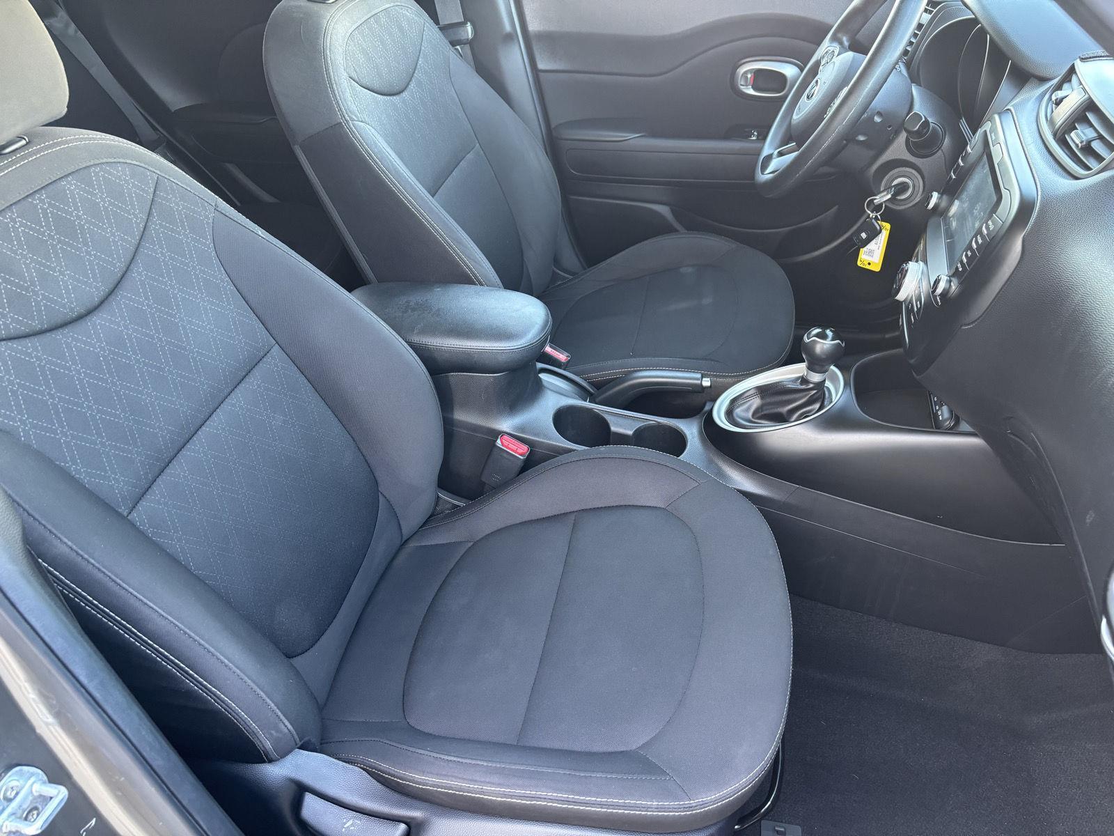 Vehicle photo 30