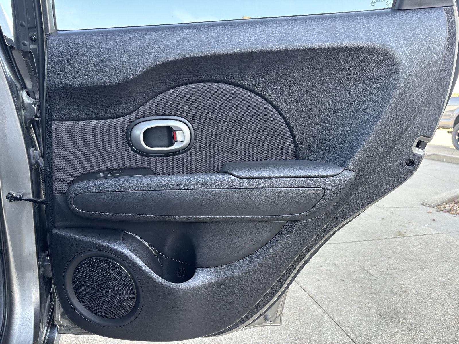 Vehicle photo 31
