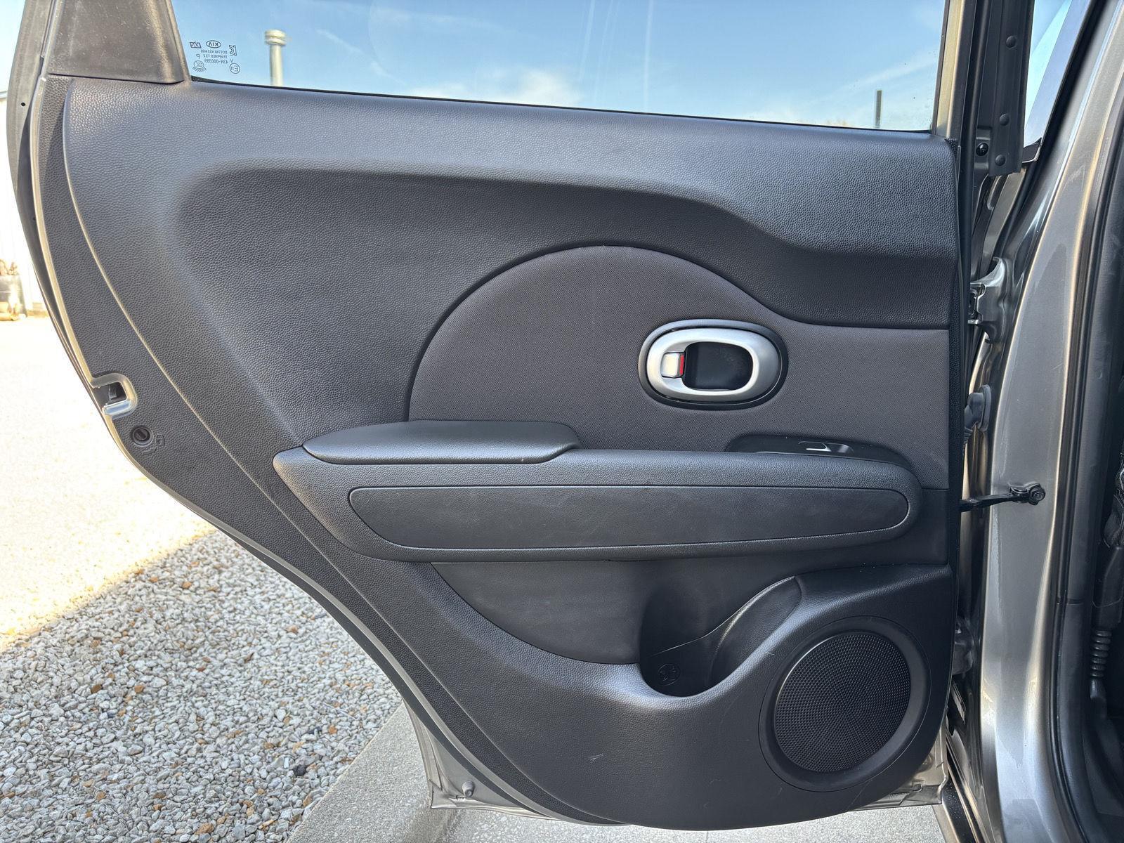 Vehicle photo 33