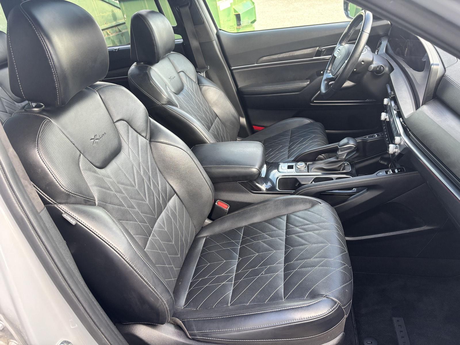 Vehicle photo 29