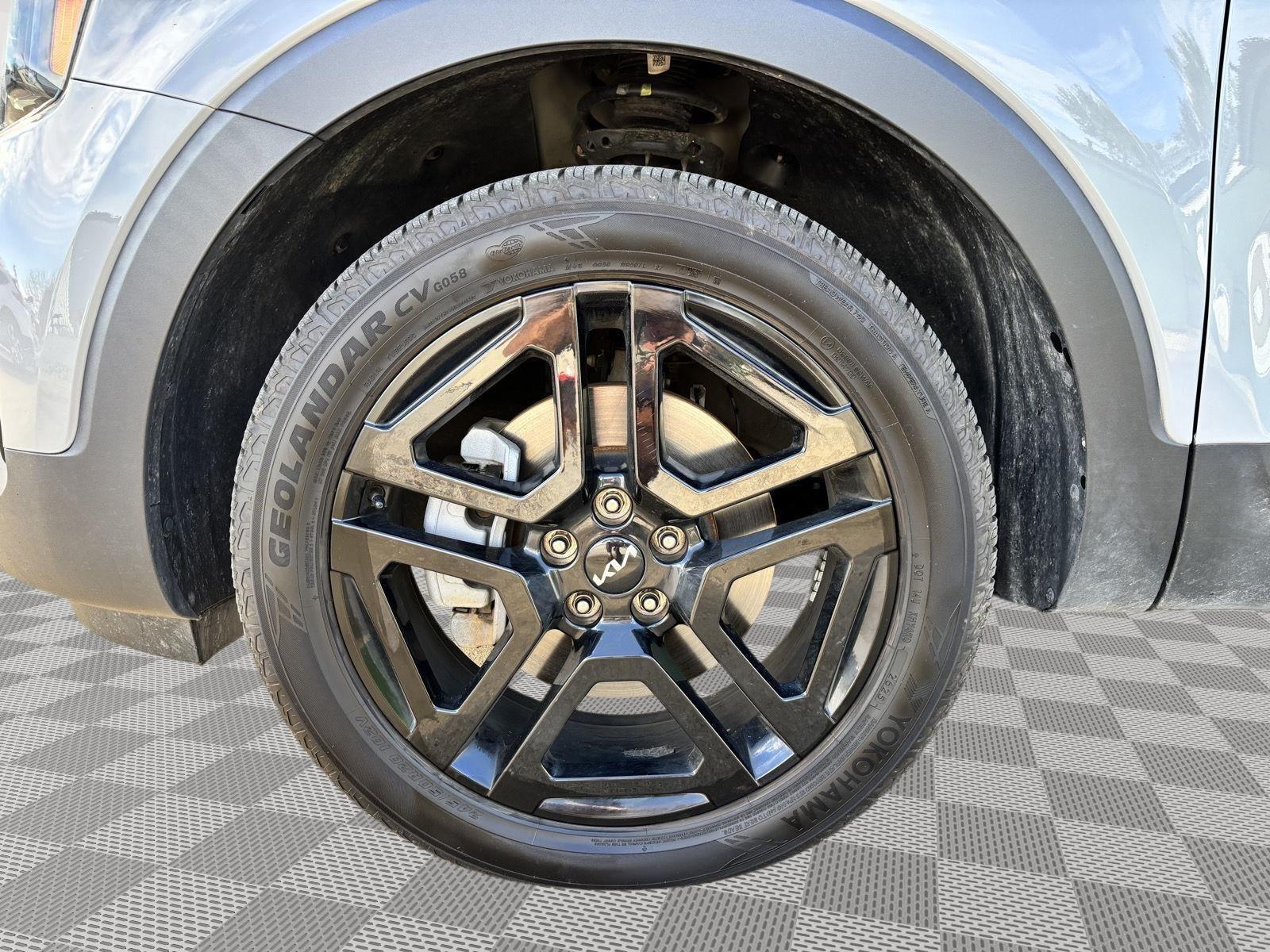 Vehicle photo 11
