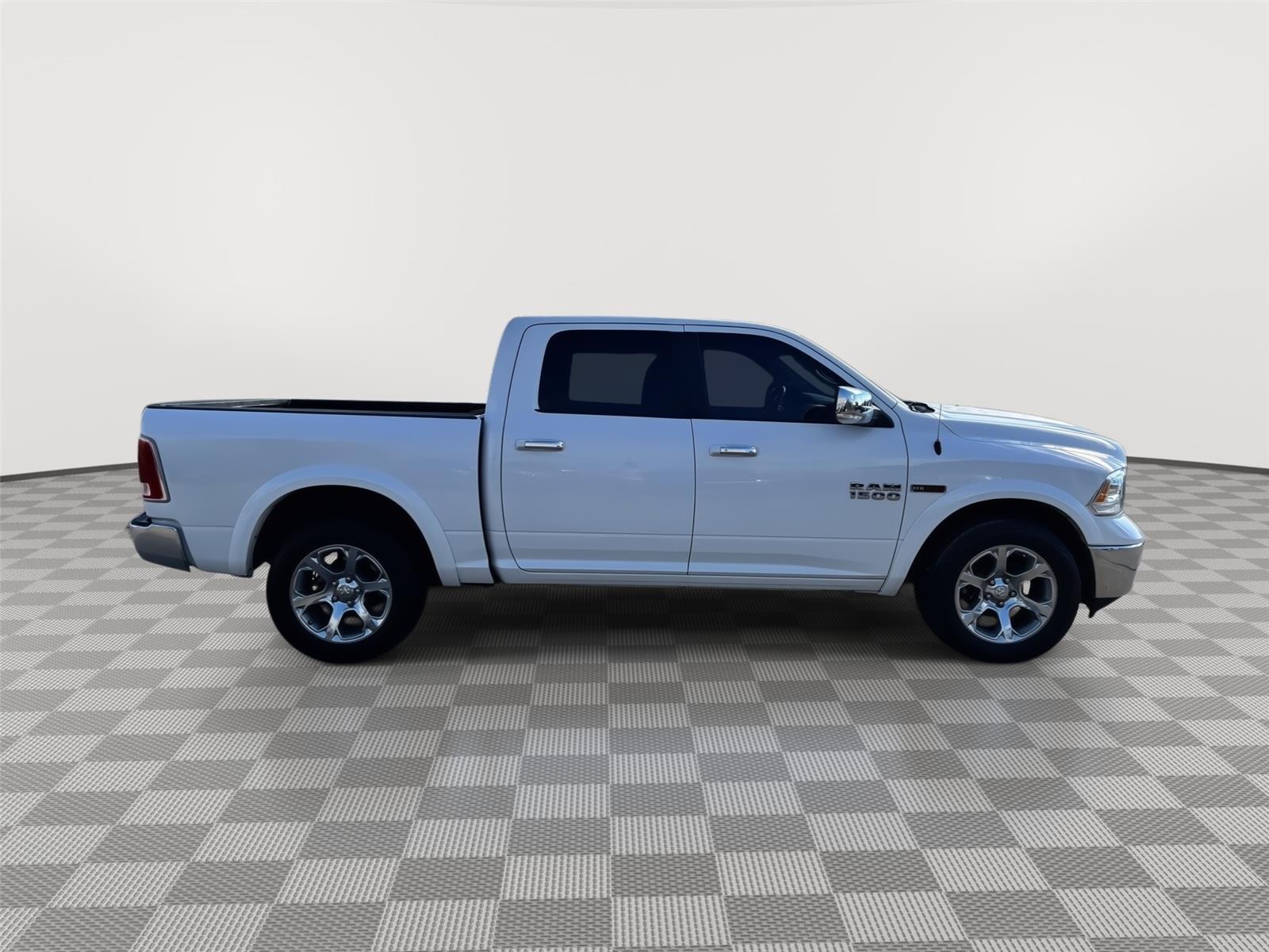 Vehicle photo 7