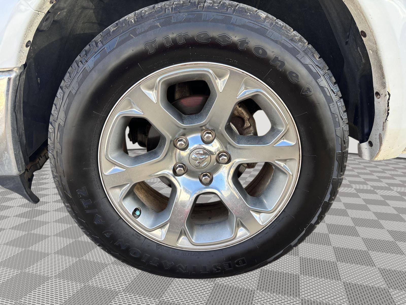Vehicle photo 11