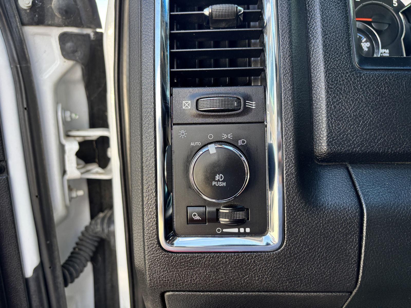 Vehicle photo 17