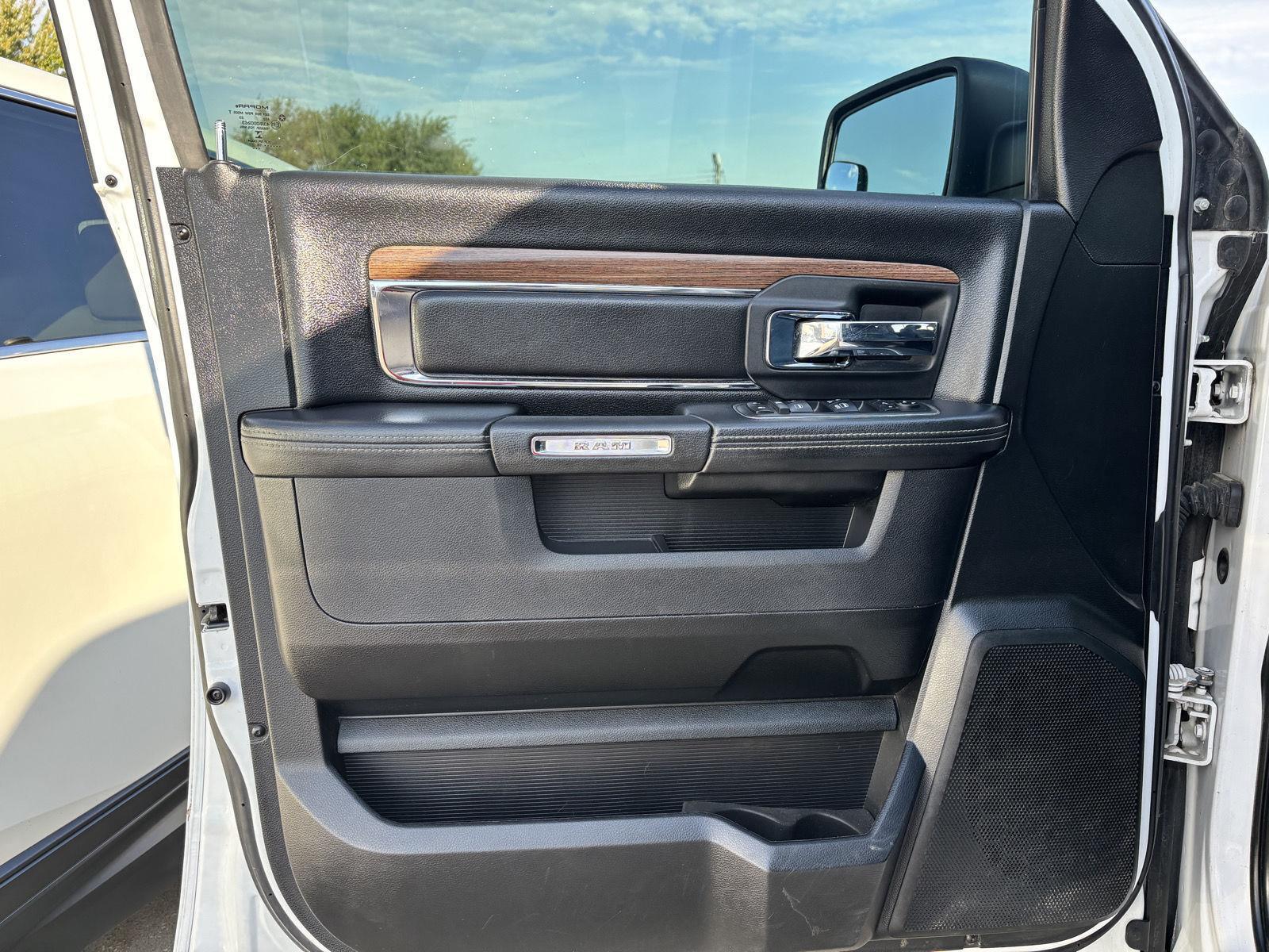 Vehicle photo 18