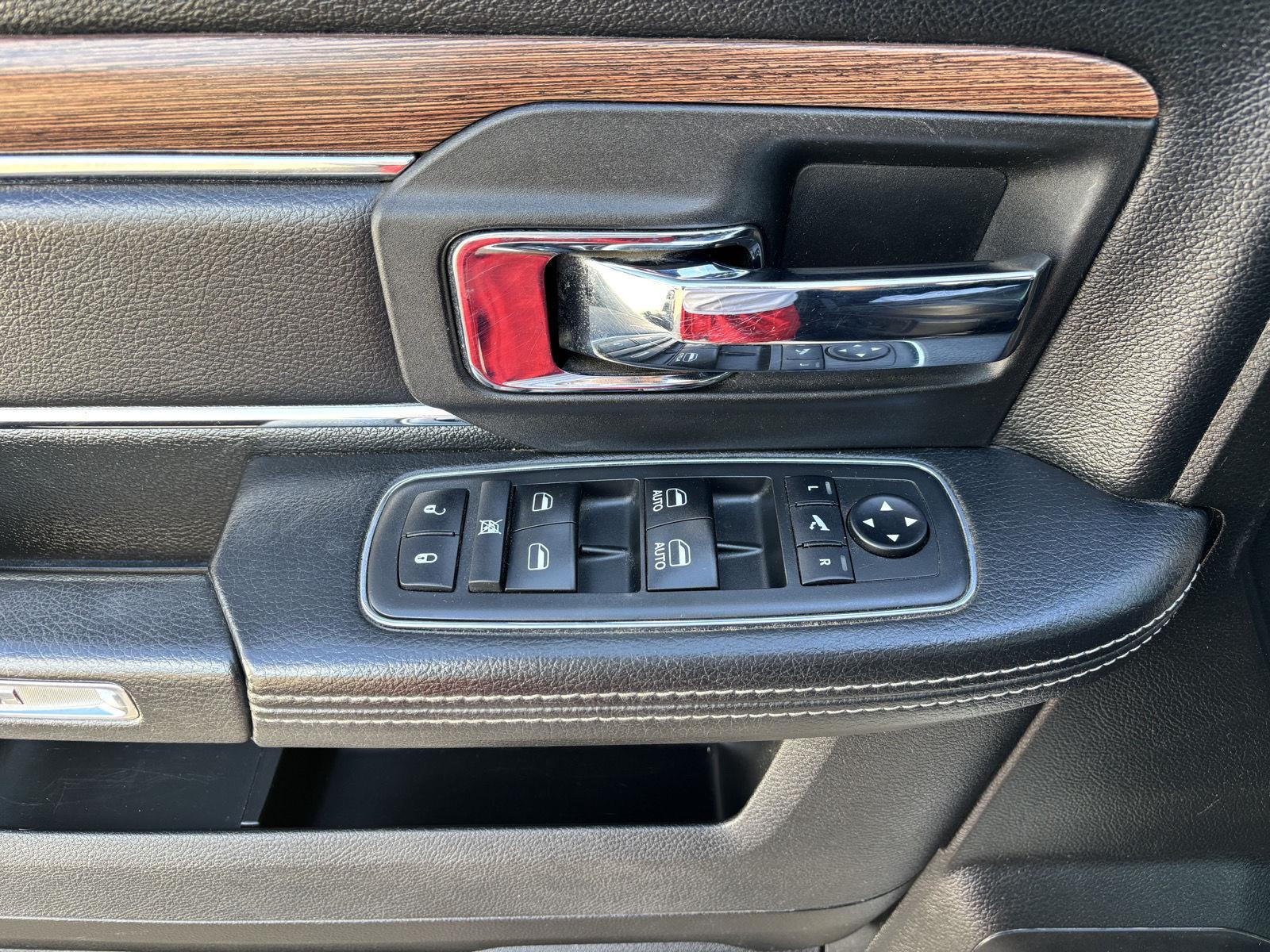Vehicle photo 19