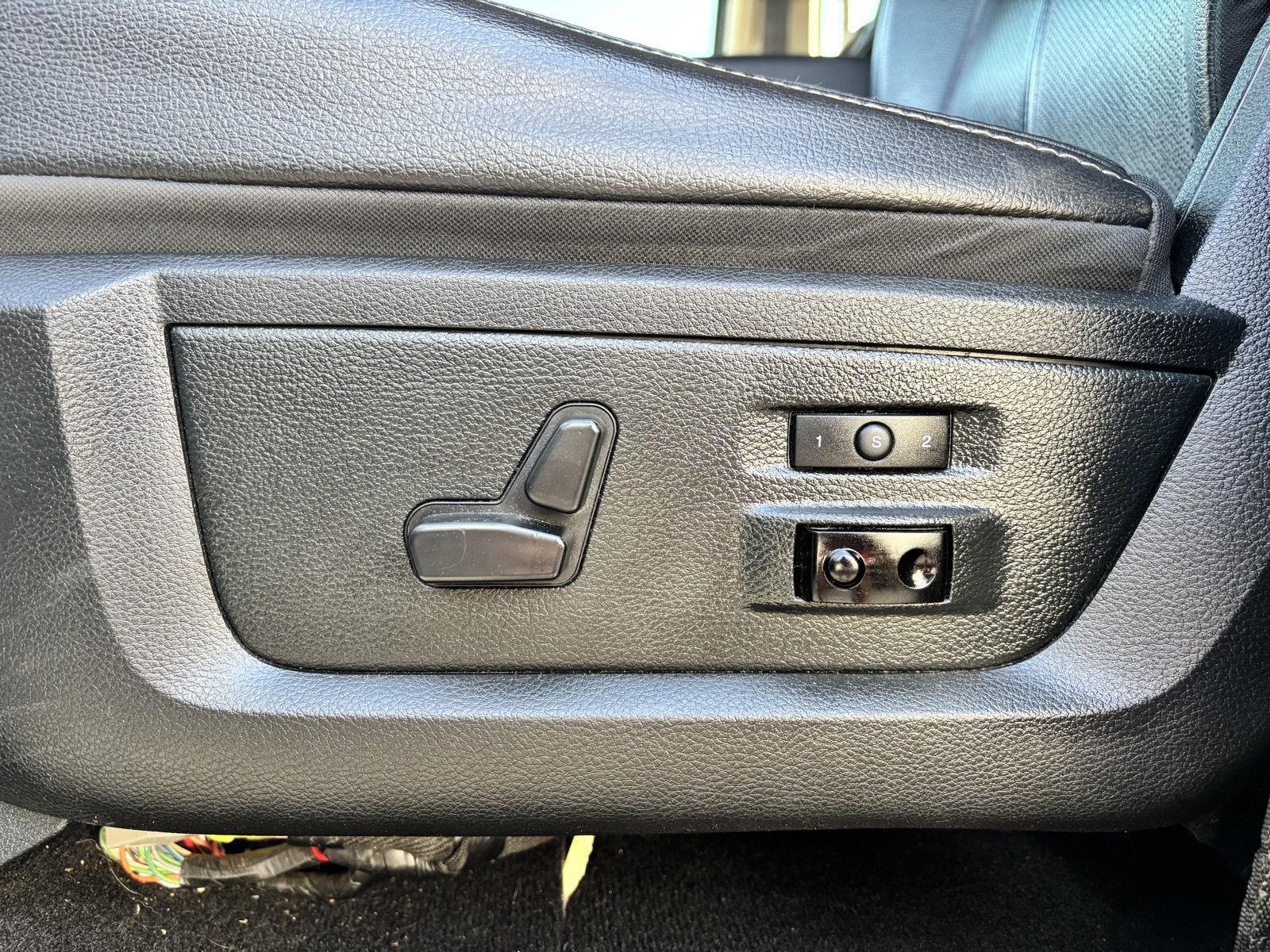 Vehicle photo 22