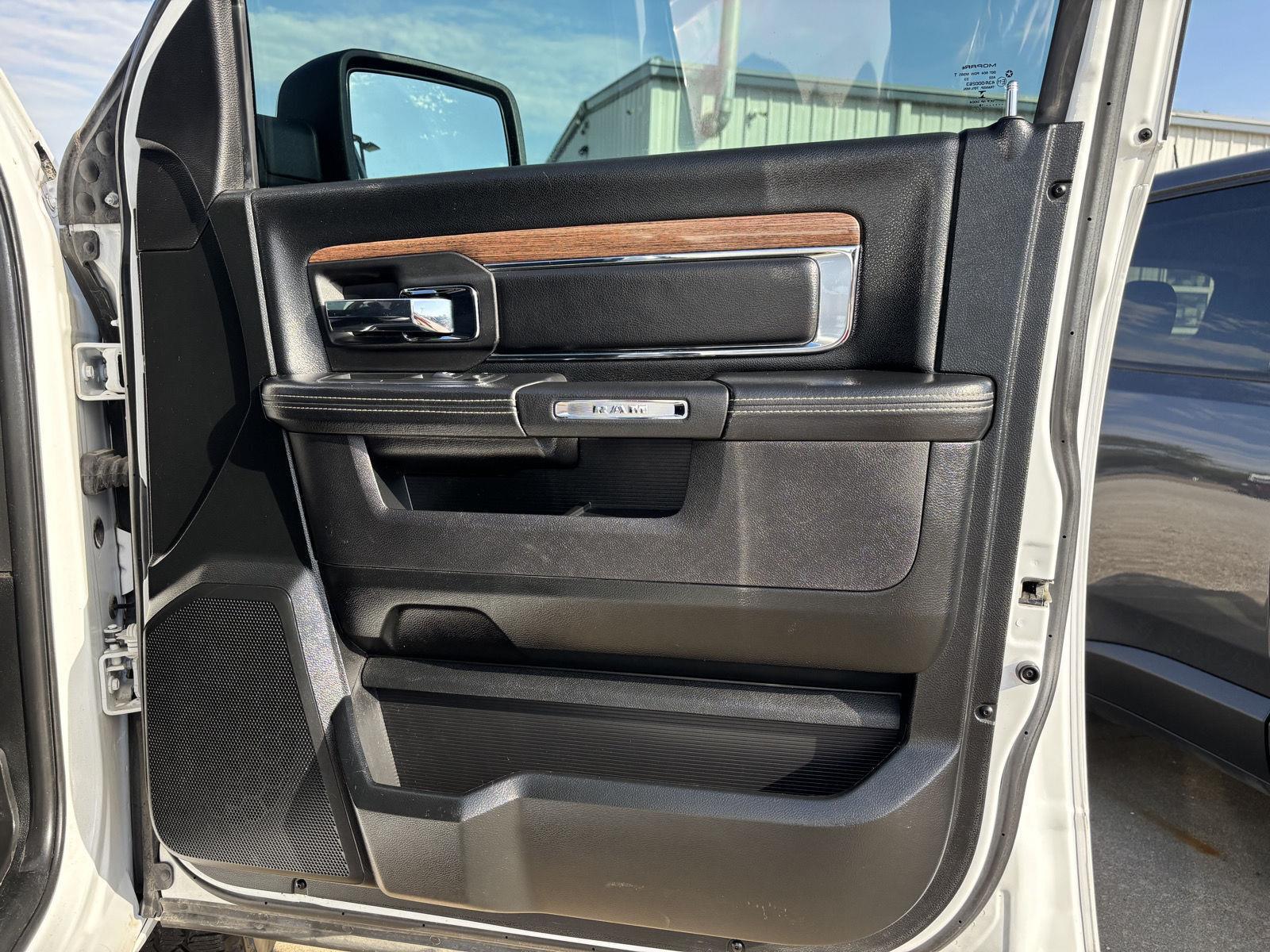 Vehicle photo 25