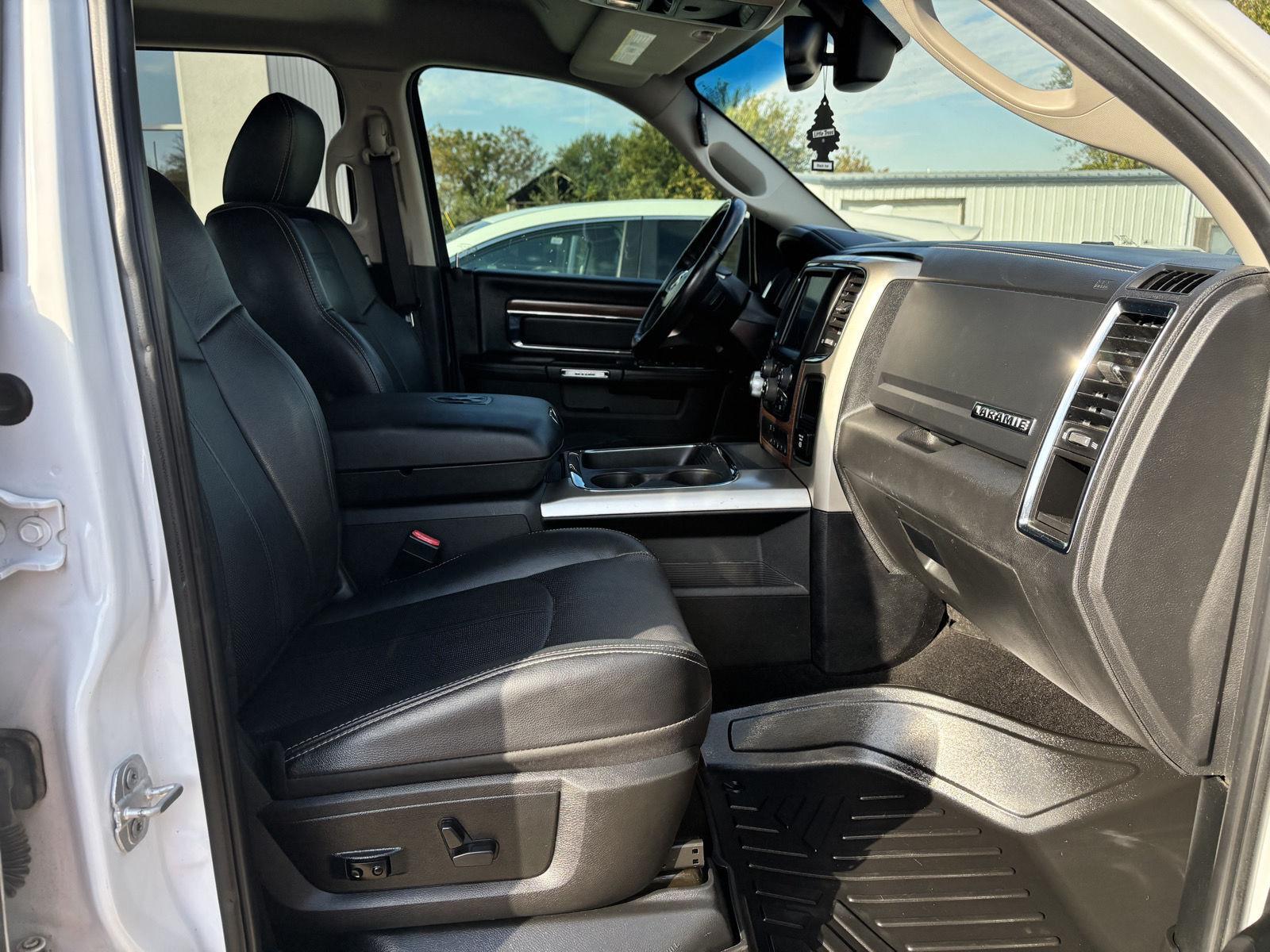 Vehicle photo 26