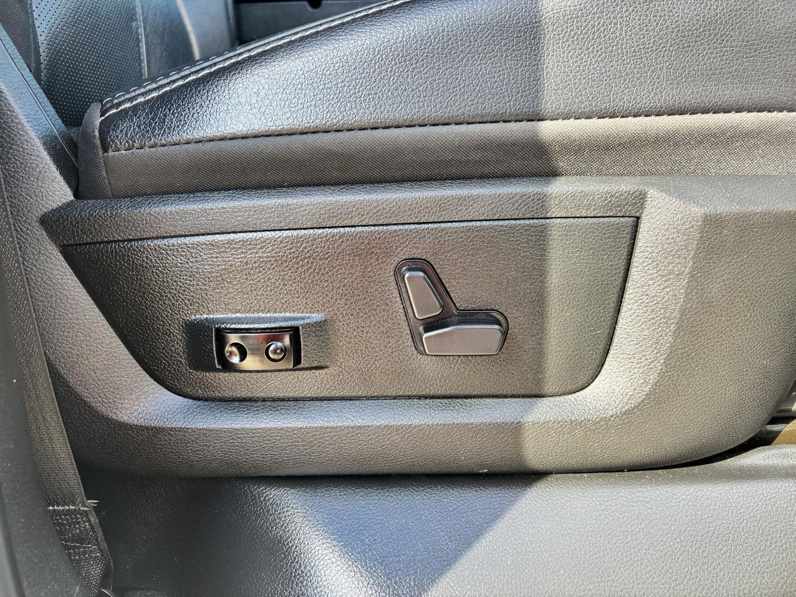 Vehicle photo 27
