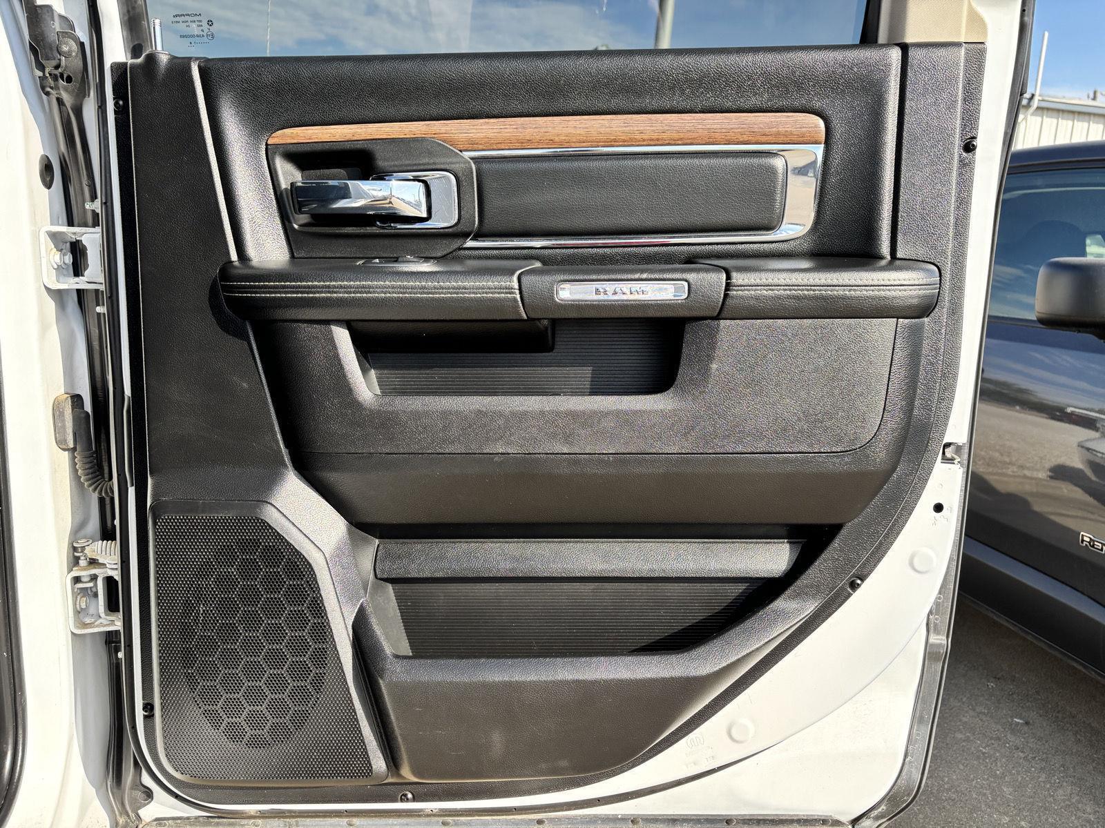 Vehicle photo 29