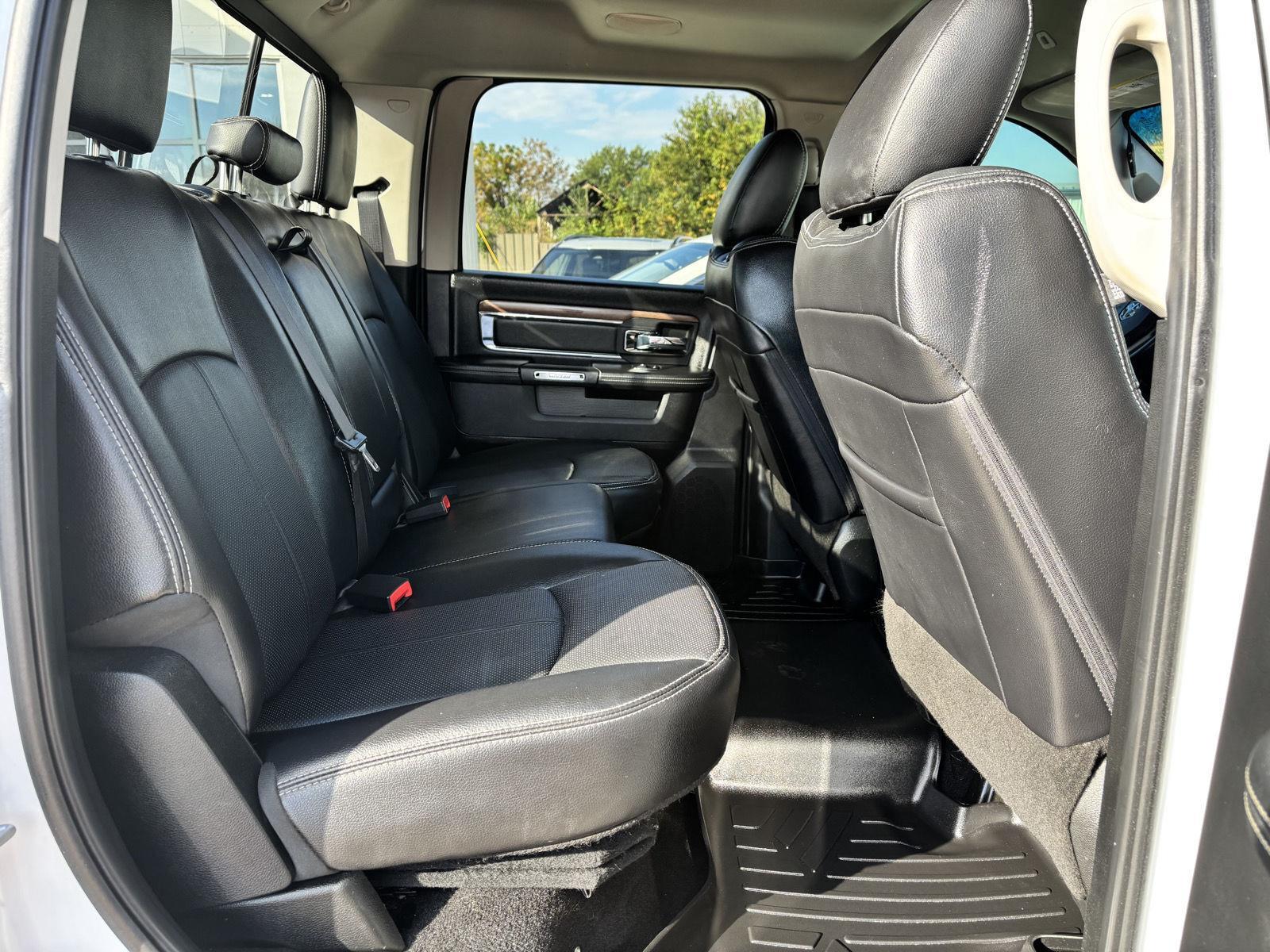 Vehicle photo 30